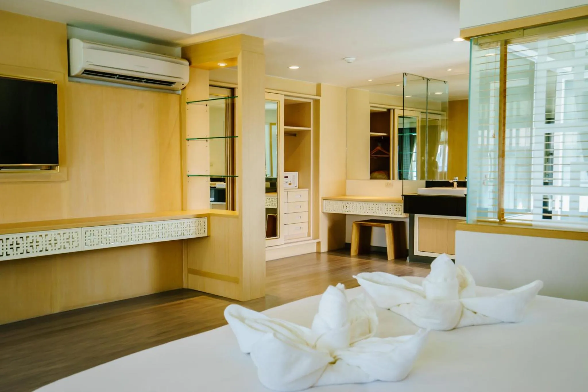 Decorative detail, Bed in Moon Dragon Hotel