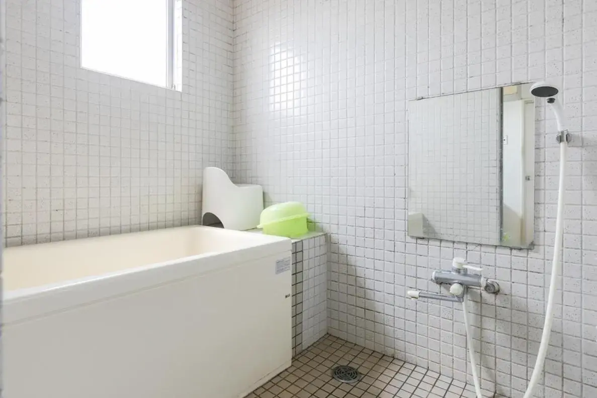 Quadruple Room with Shared Bathroom - single occupancy in Travellersdou Kirinya Quadruple Room with Shared Bathroom - single occupancy in Travellersdou Kirinya