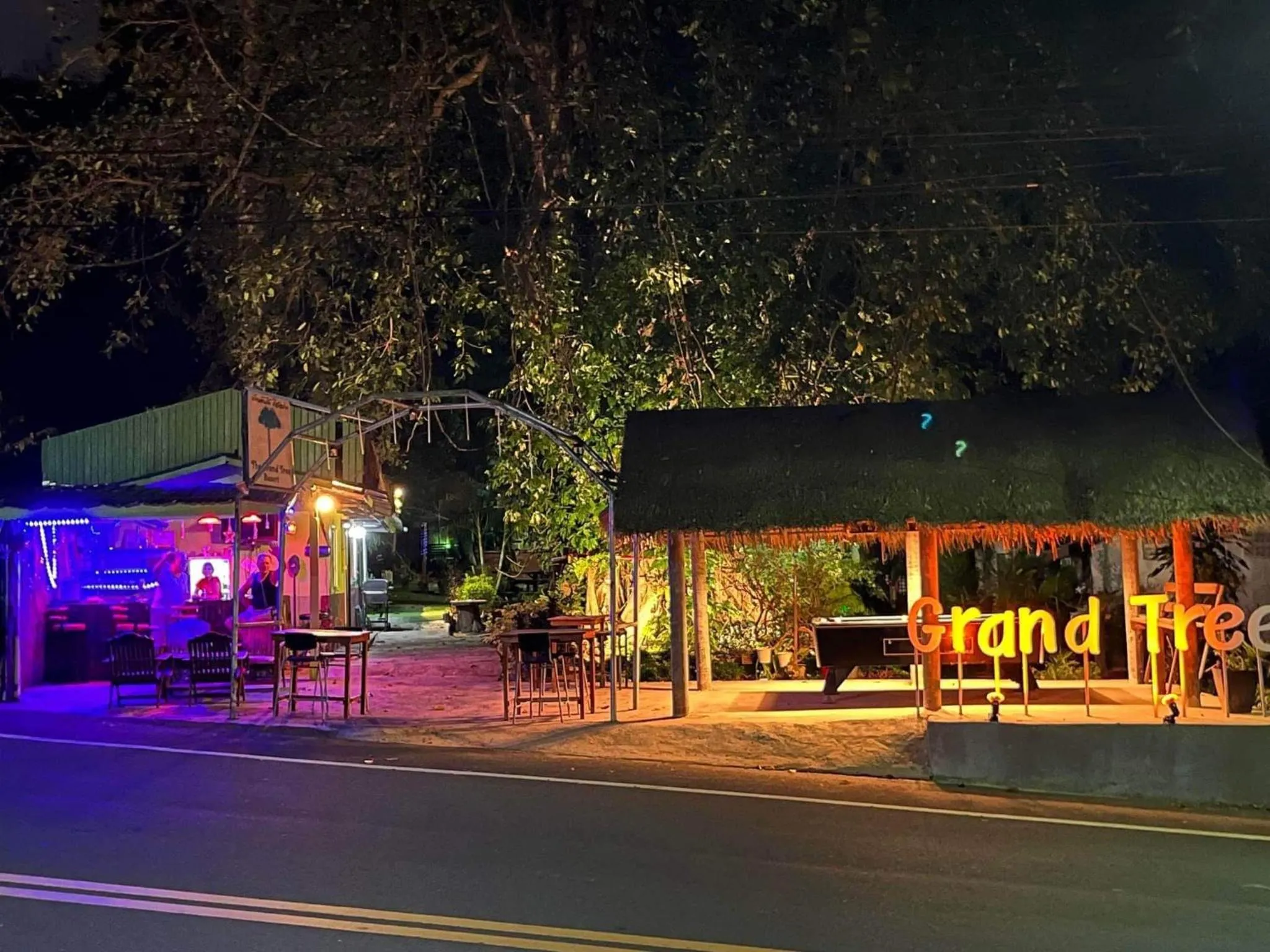 Facade/entrance in Grand Tree