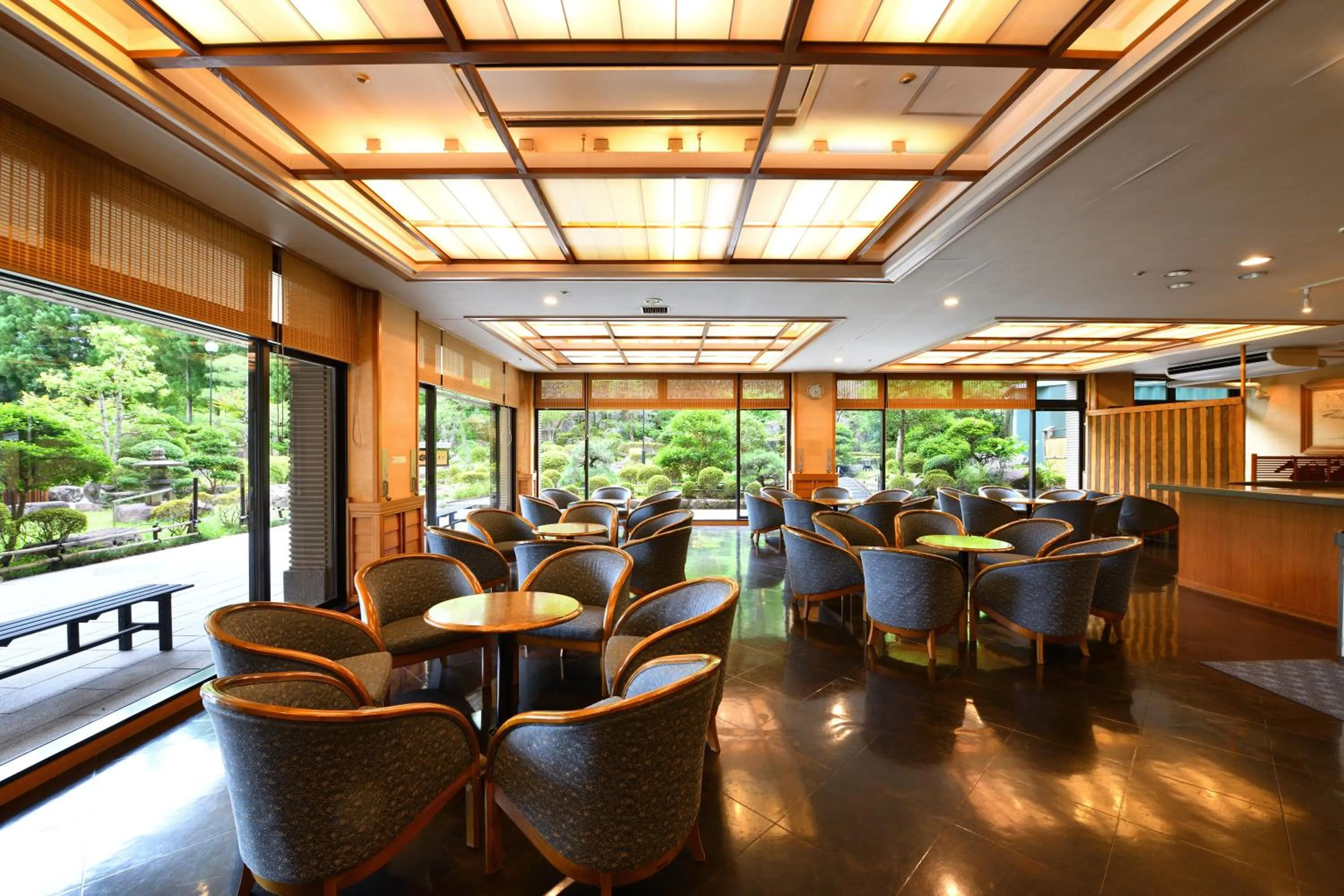 Lobby or reception in Yunogo Onsen HOTEL YUNOMORI BISYUNKAKU