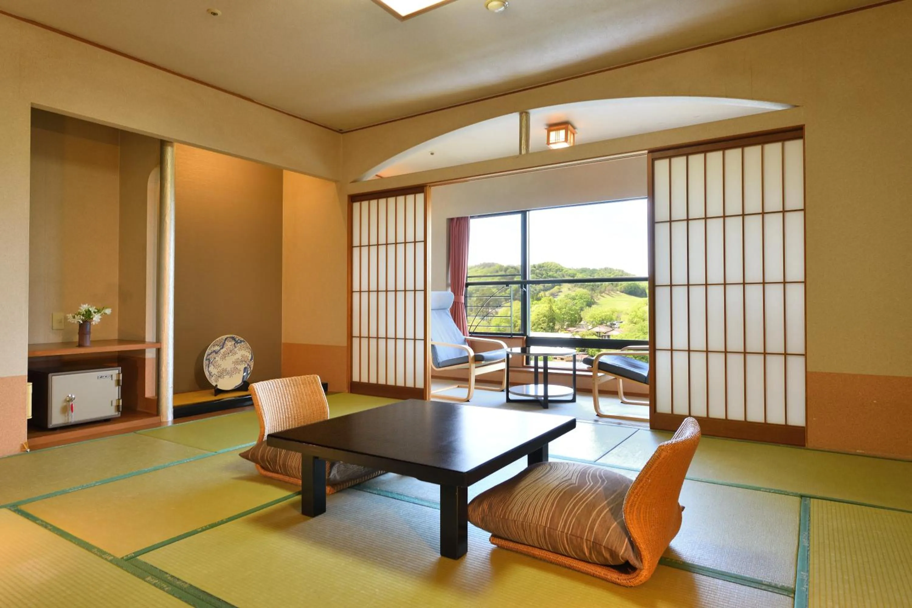 Photo of the whole room in Yunogo Onsen HOTEL YUNOMORI BISYUNKAKU