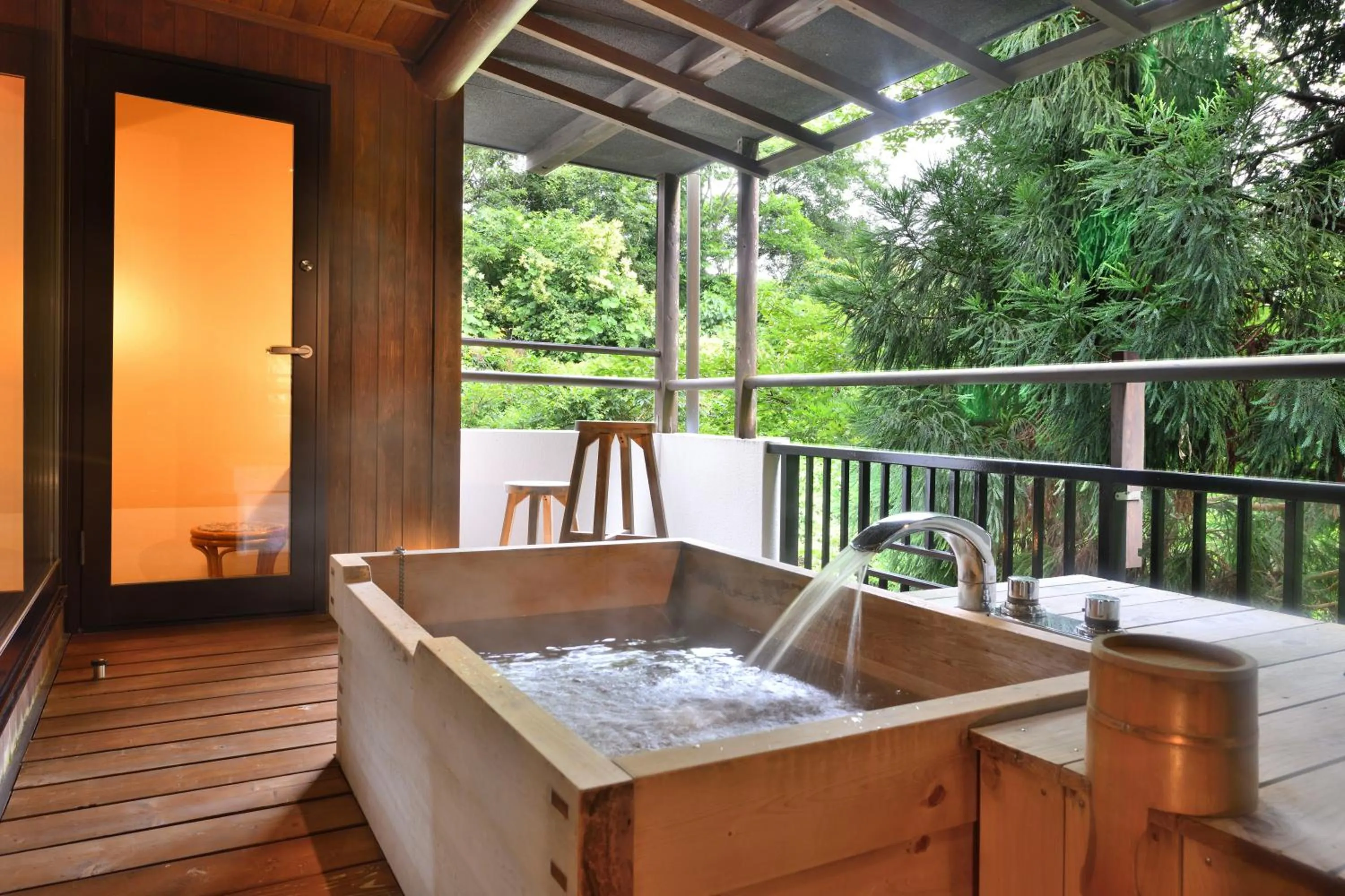 Open Air Bath in Yunogo Onsen HOTEL YUNOMORI BISYUNKAKU
