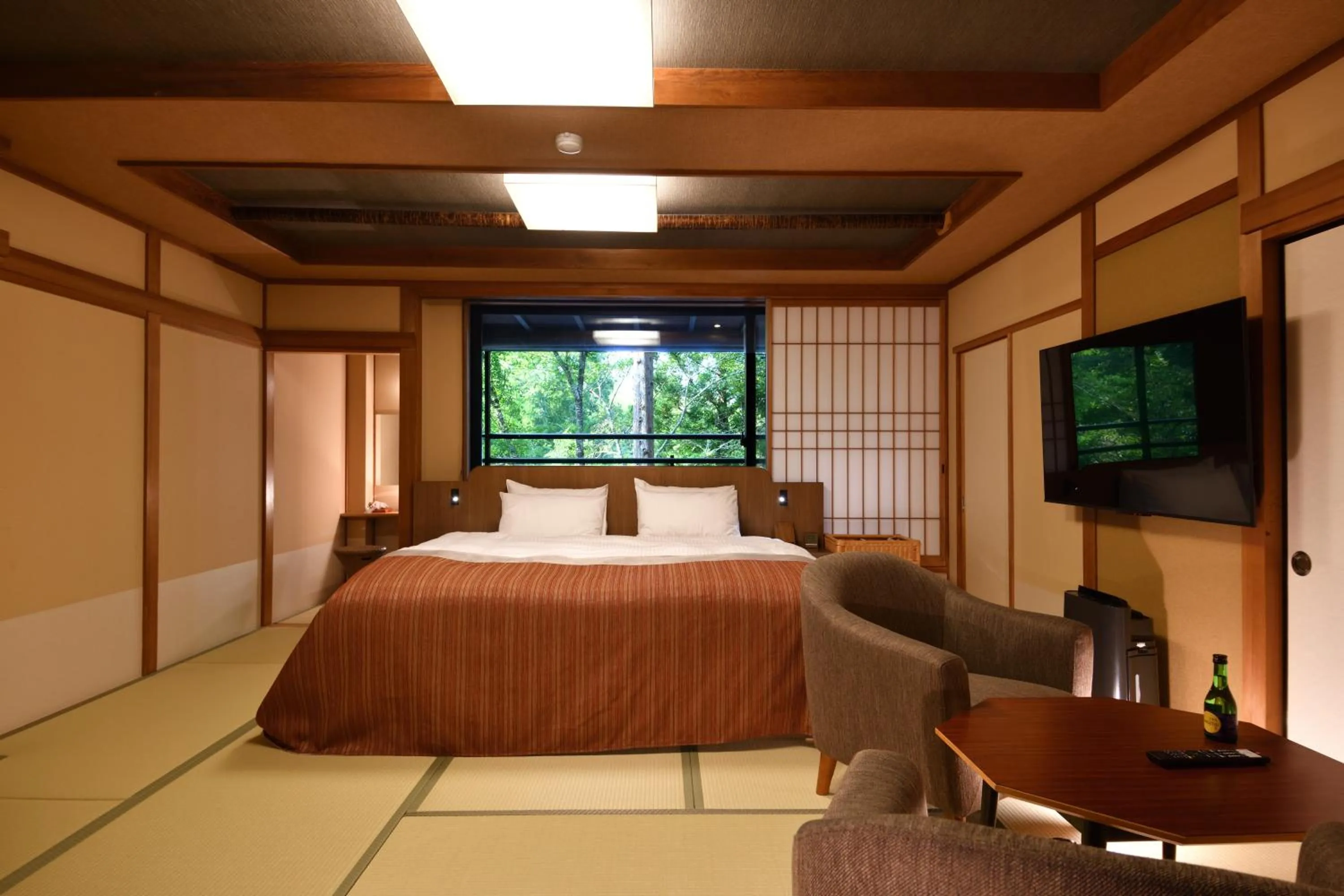 Photo of the whole room, Bed in Yunogo Onsen HOTEL YUNOMORI BISYUNKAKU