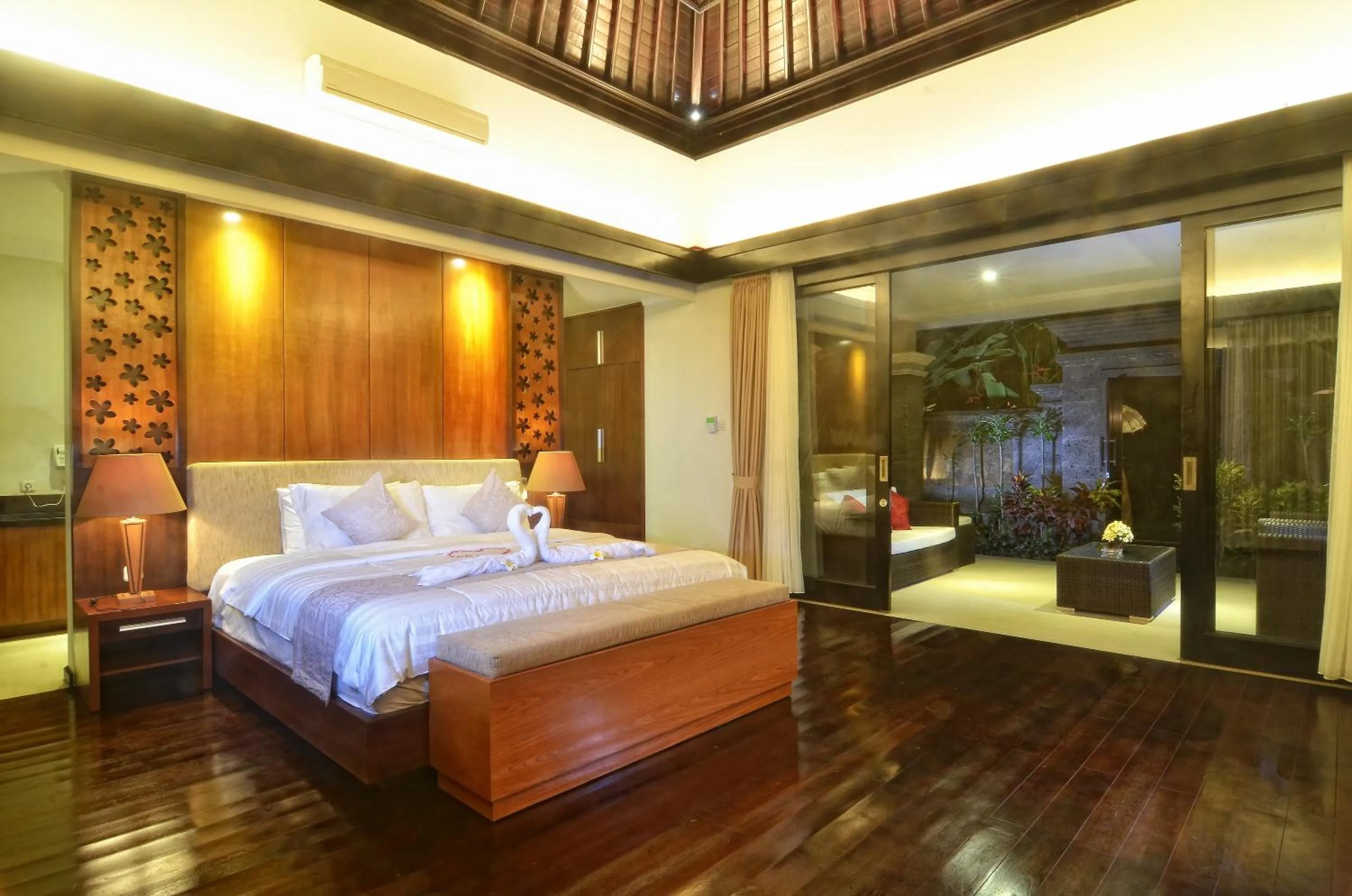 Bed in Kori Maharani Villas & Resort