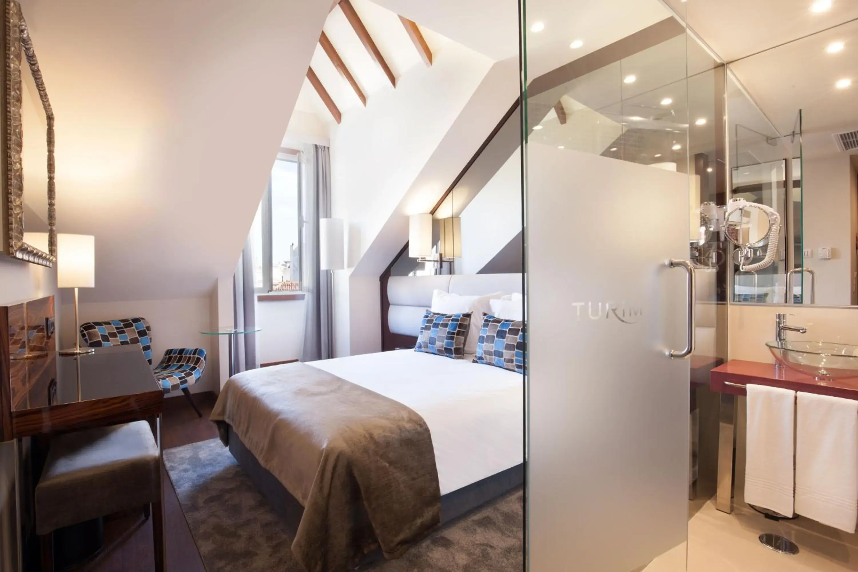 Special Offer - Executive Triple Room in TURIM Terreiro do Paço Hotel Special Offer - Executive Triple Room in TURIM Terreiro do Paço Hotel