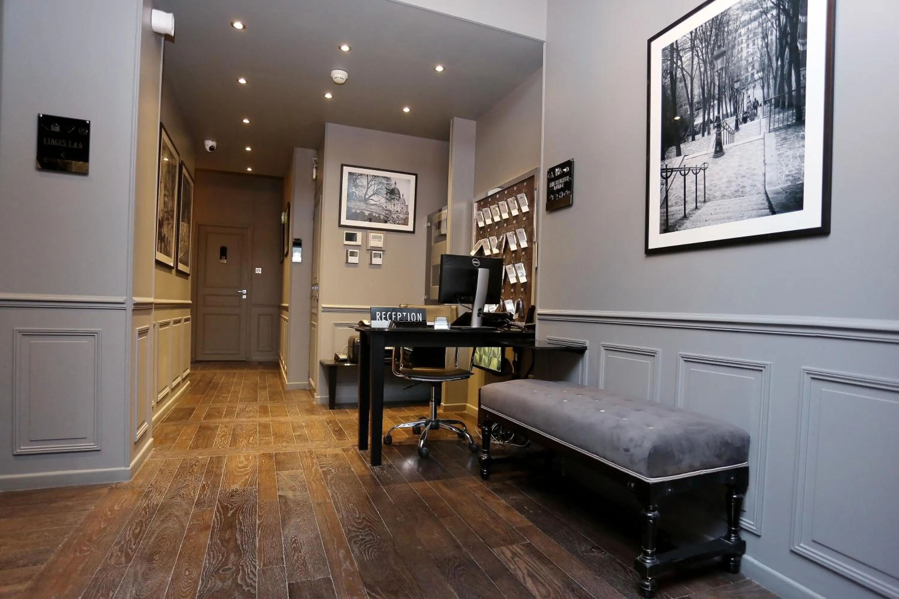 Lobby or reception in Hotel Saint-Louis Pigalle