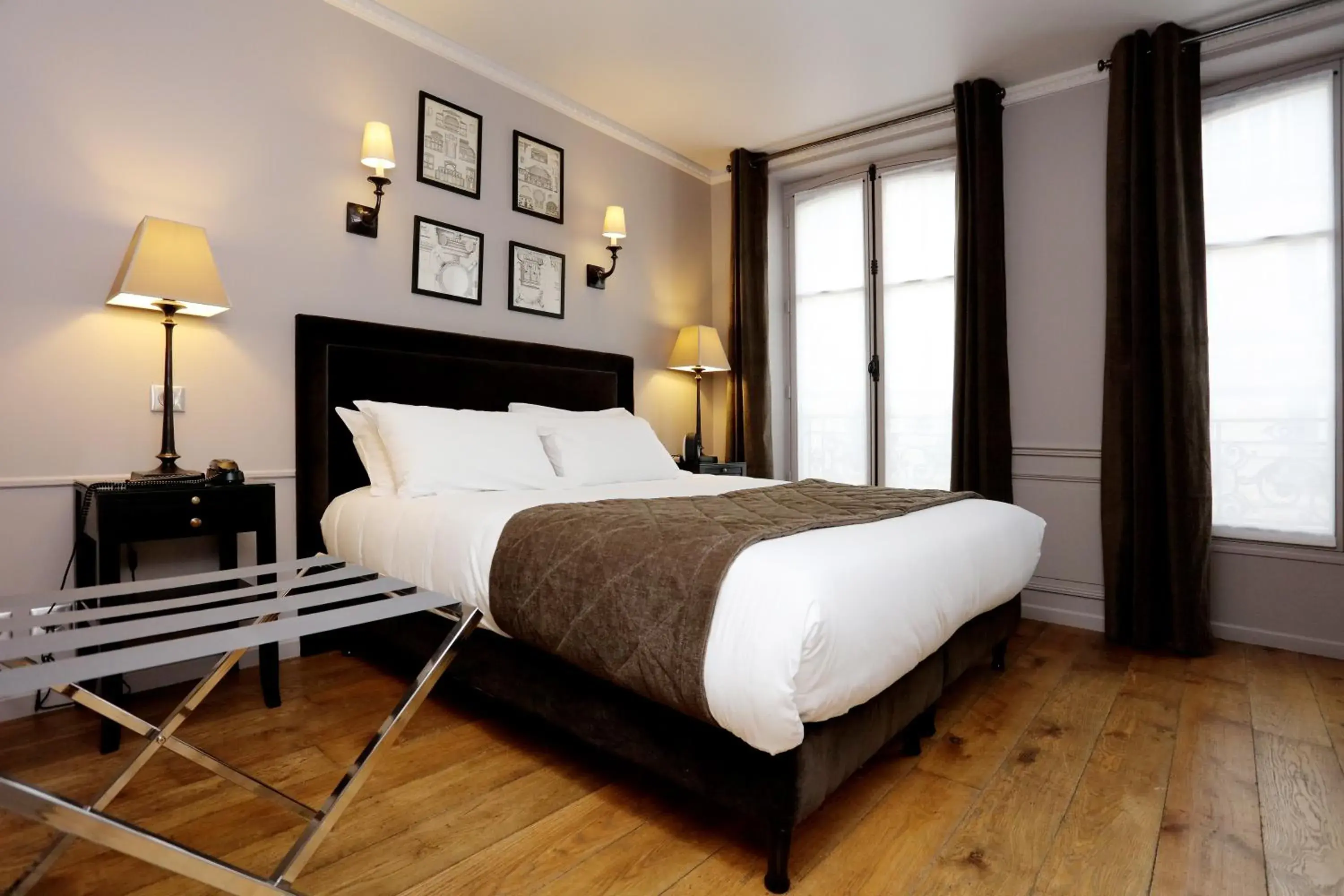 Deluxe Double or Twin Room in Hotel Saint-Louis Pigalle Deluxe Double or Twin Room in Hotel Saint-Louis Pigalle