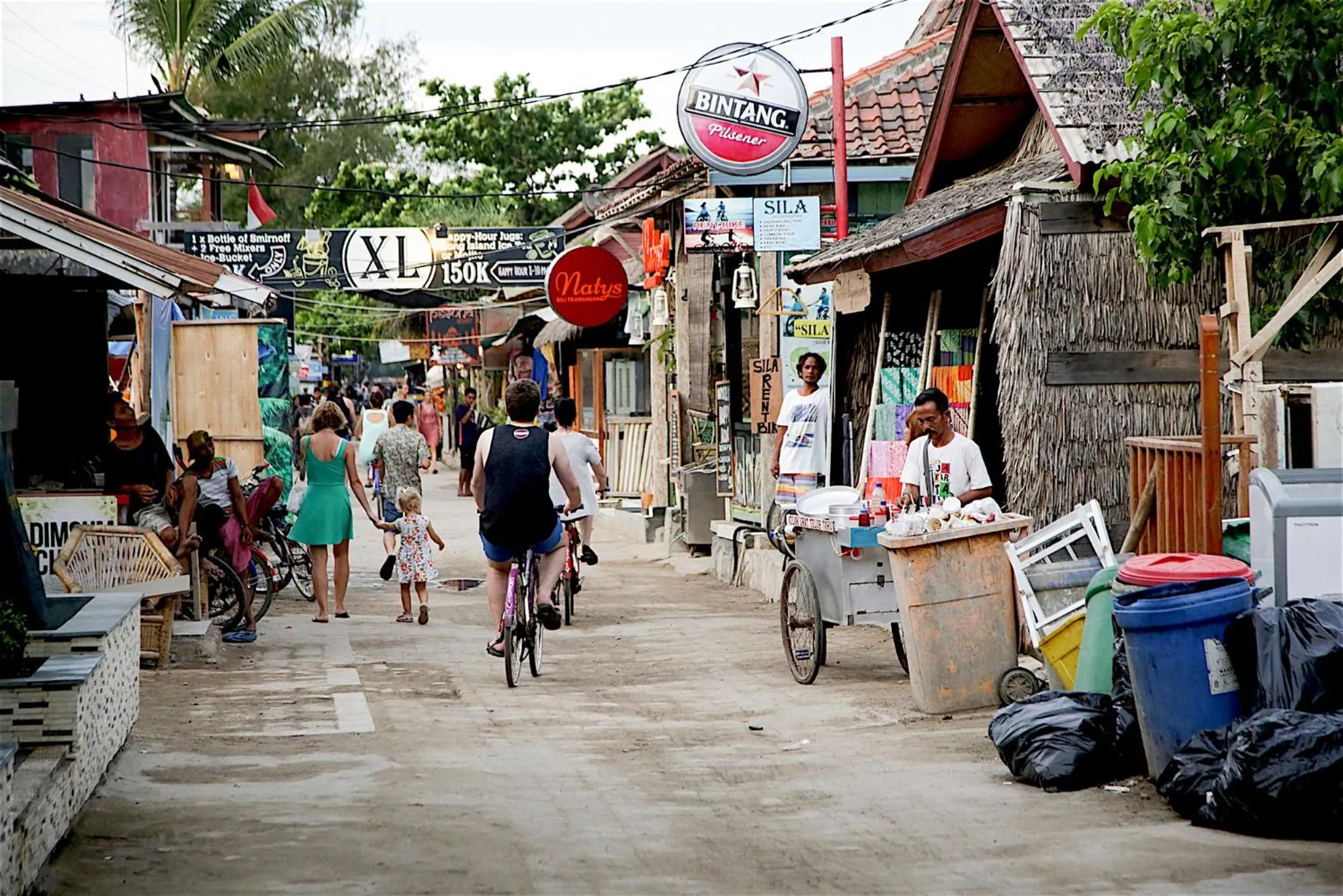 People in Pondok Linda