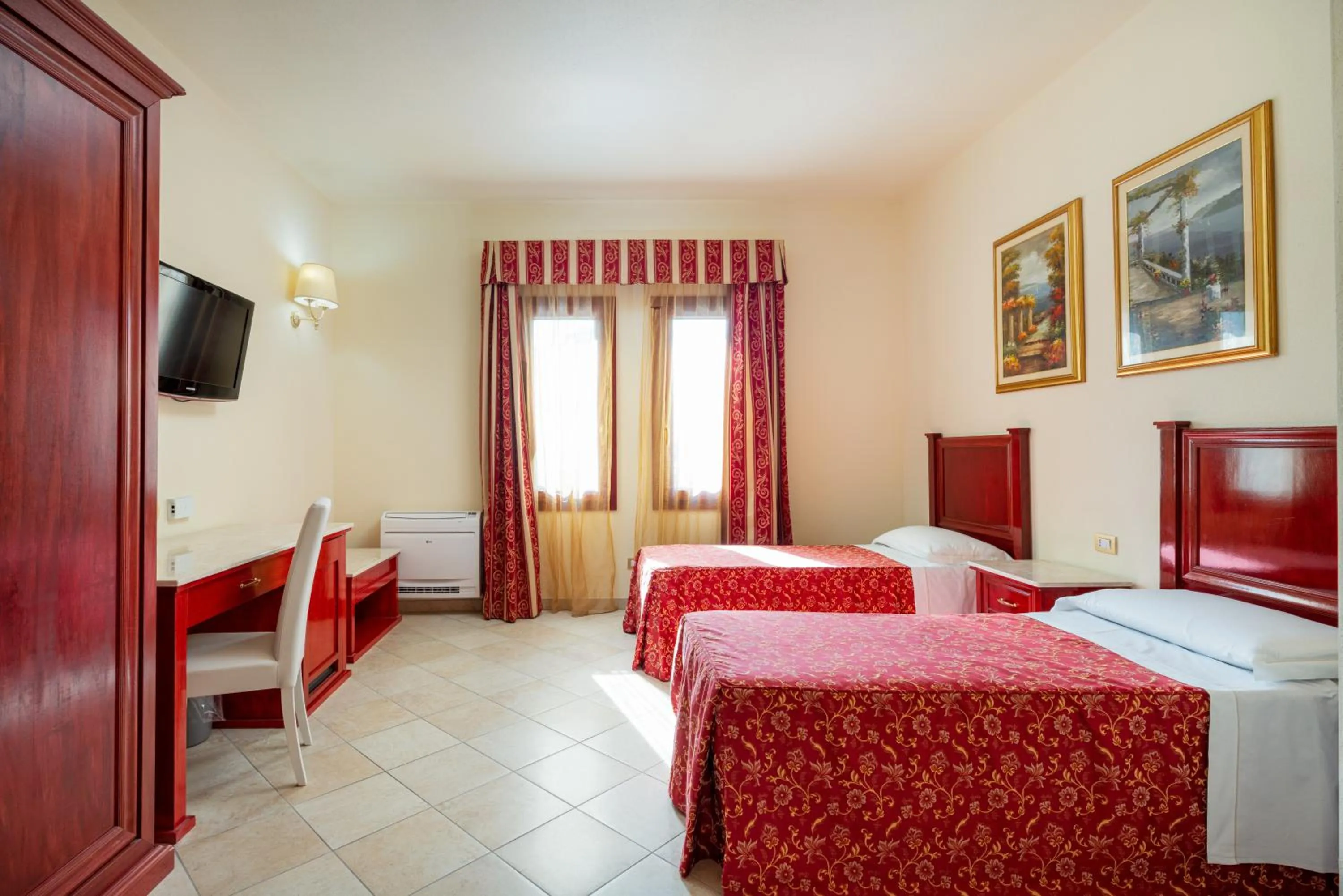 Bed in Hotel Regina Elena