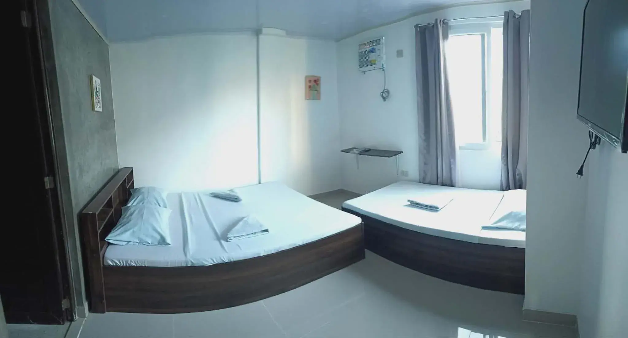 Bed in Lola's Lodge Bed in Lola's Lodge