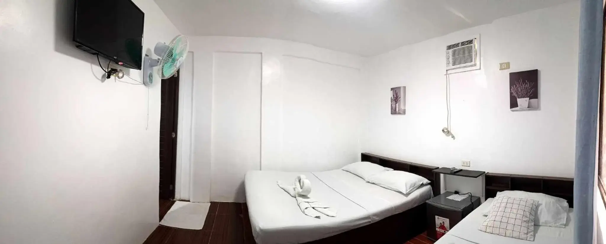 Bed in Lola's Lodge Bed in Lola's Lodge