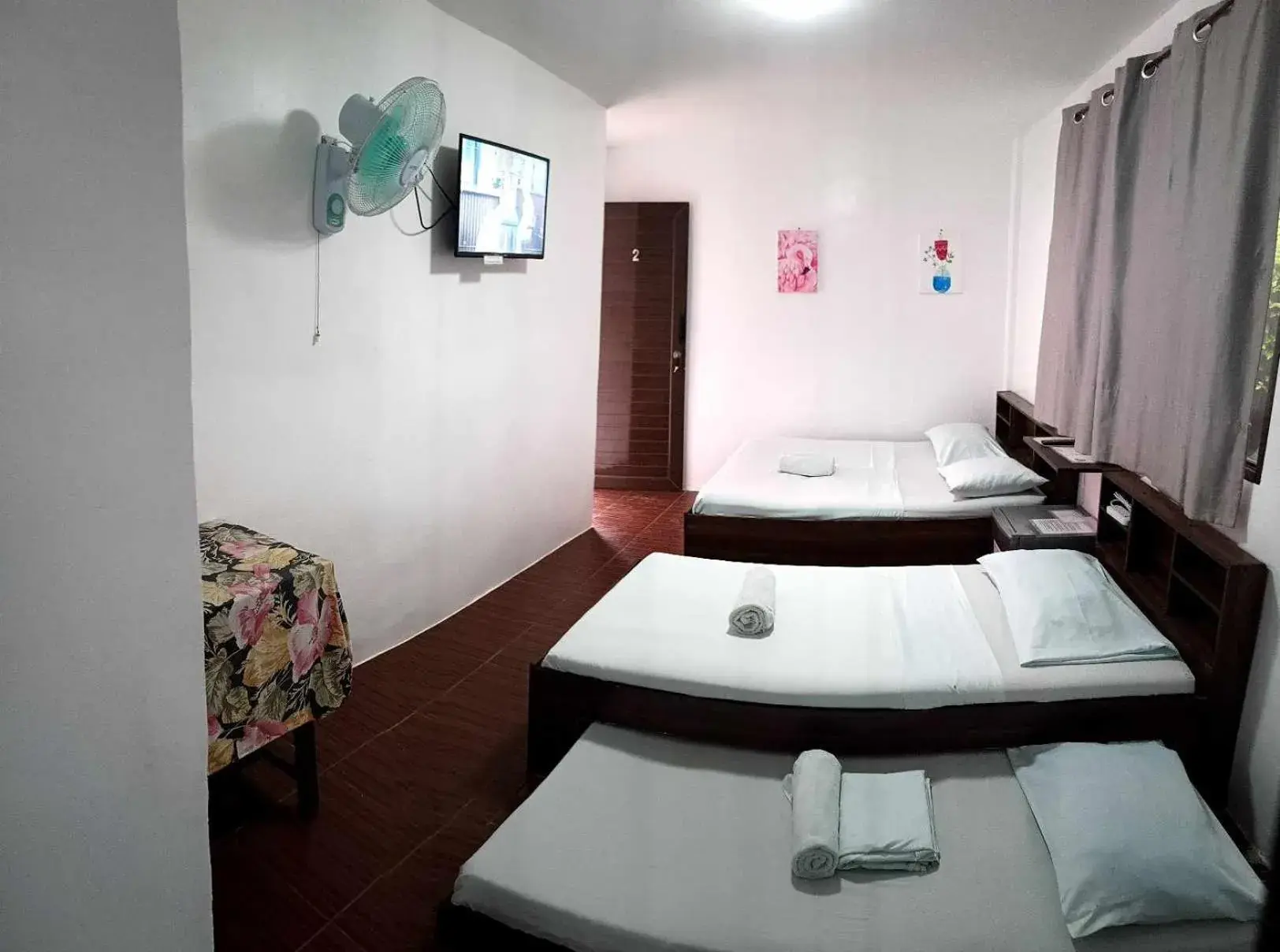 Bed in Lola's Lodge Bed in Lola's Lodge