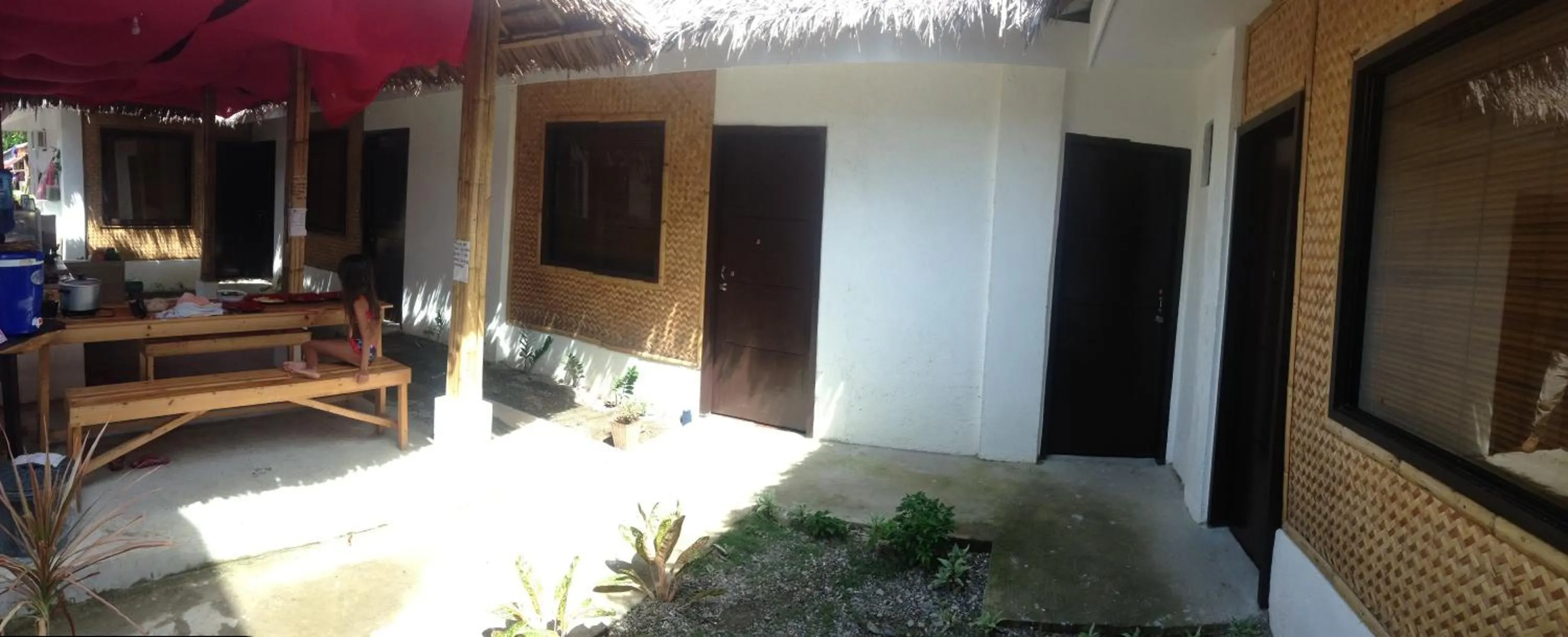 Facade/entrance in Lola's Lodge