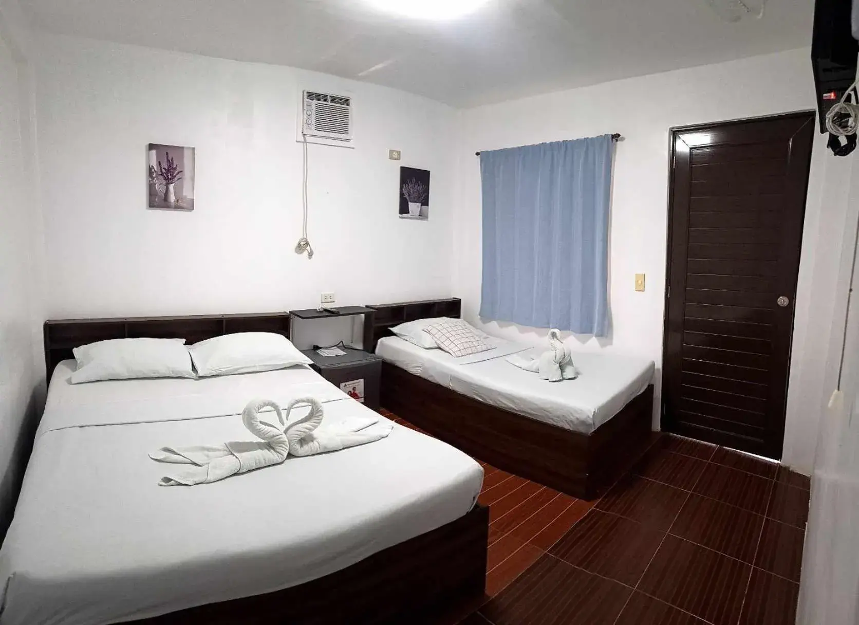 Bed in Lola's Lodge Bed in Lola's Lodge