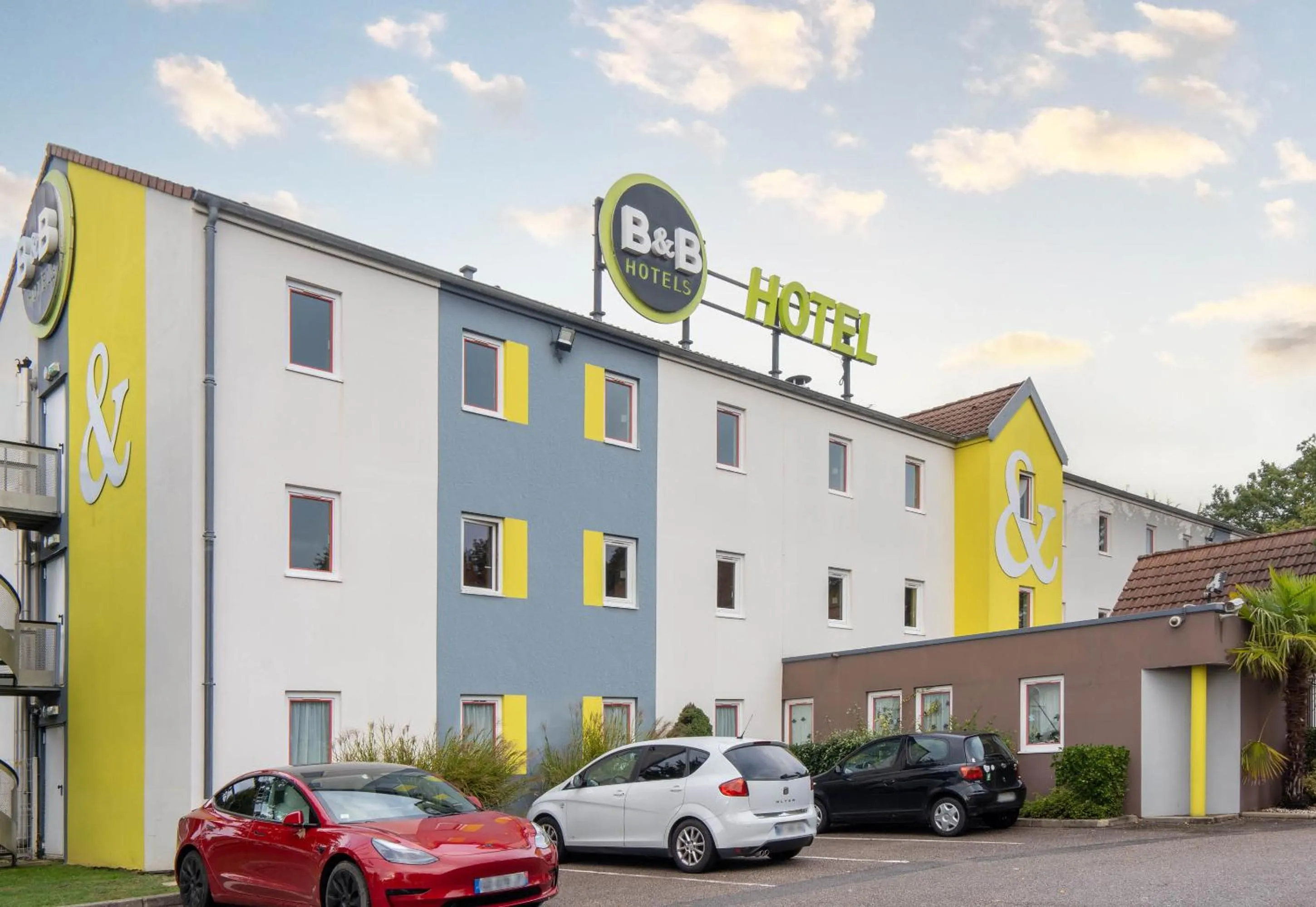 Property building in B&B HOTEL Limoges 1