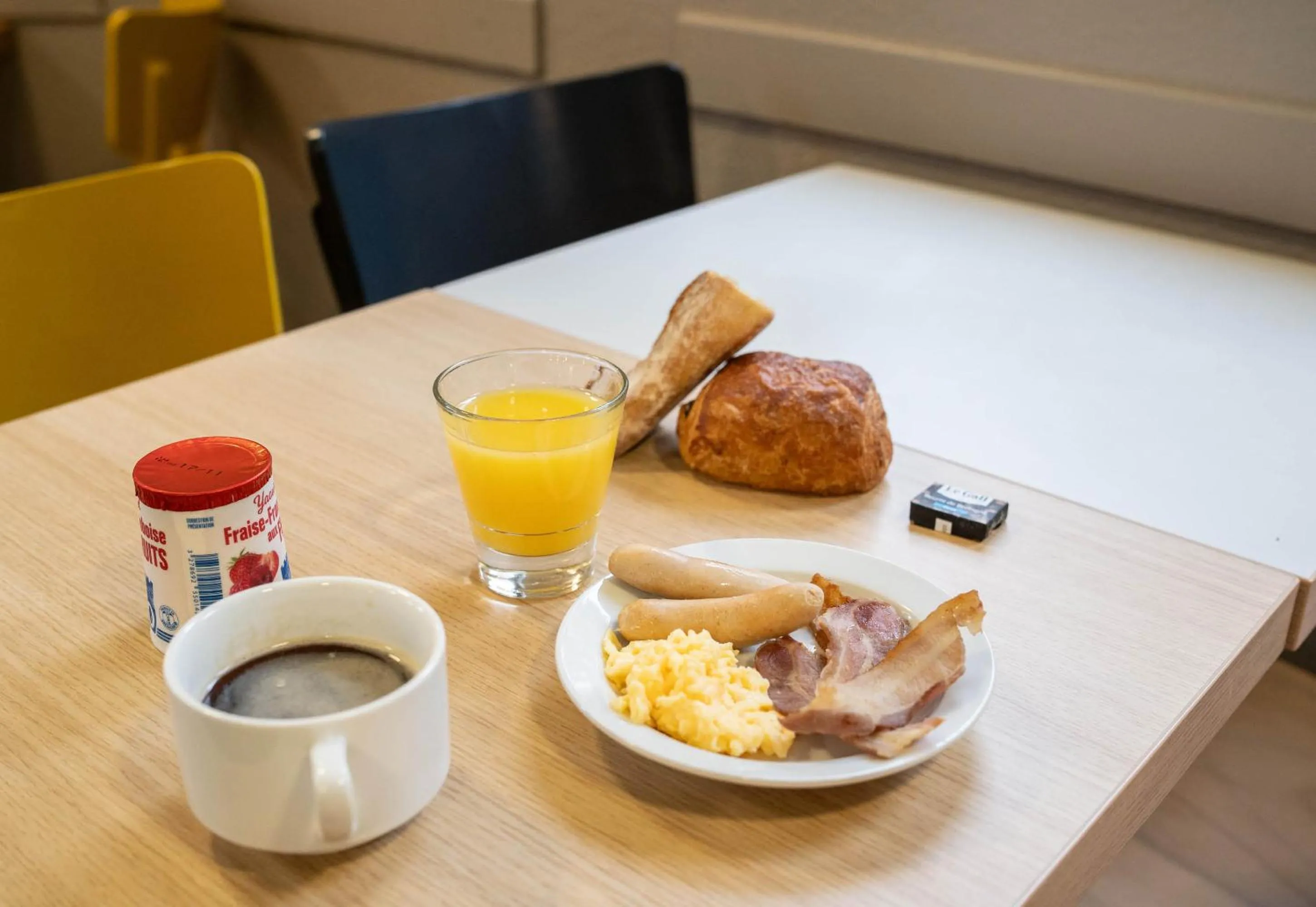 Breakfast in B&B HOTEL Limoges 1