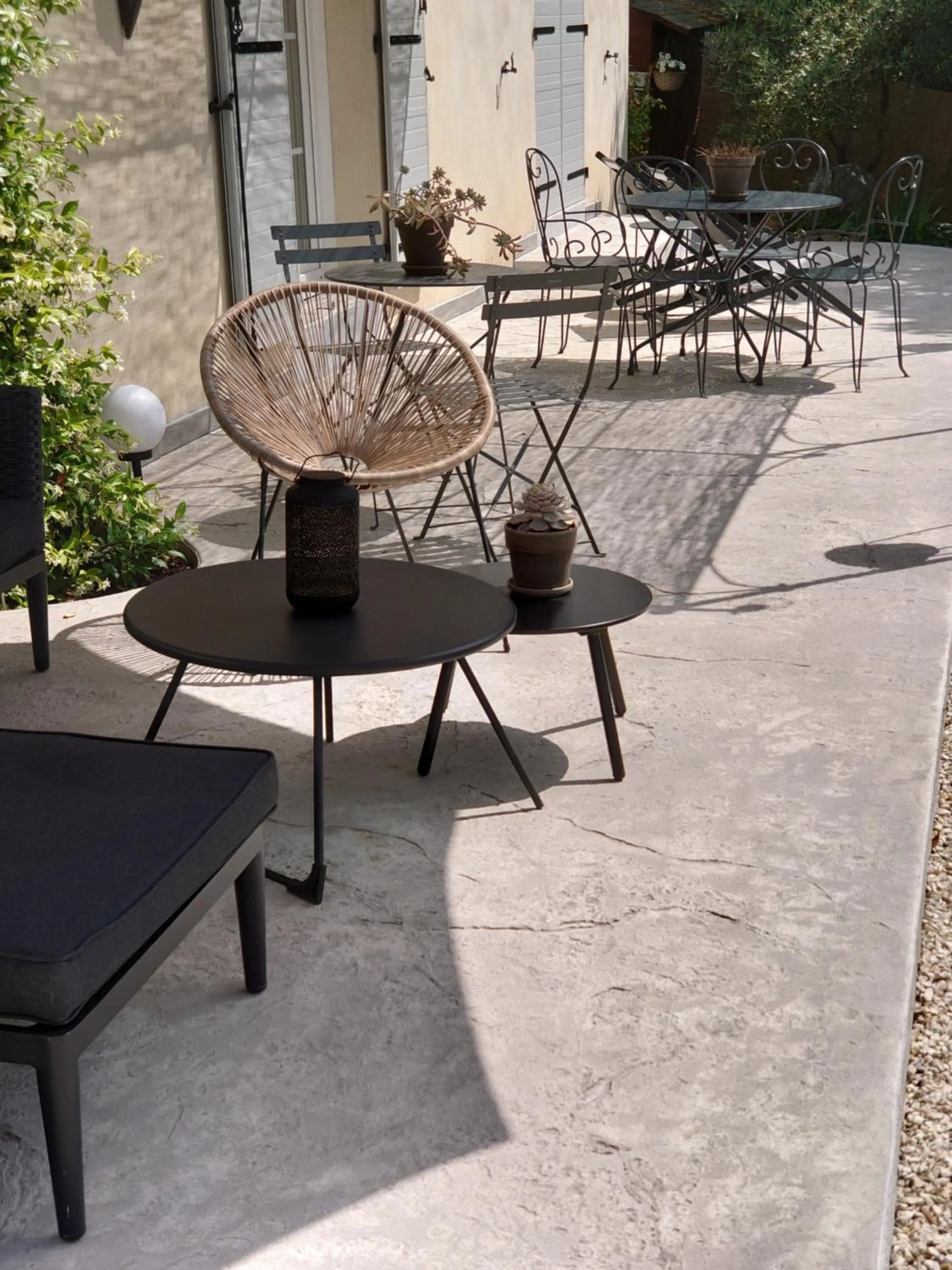 Patio in B&B La Boissière Et Le Vialat