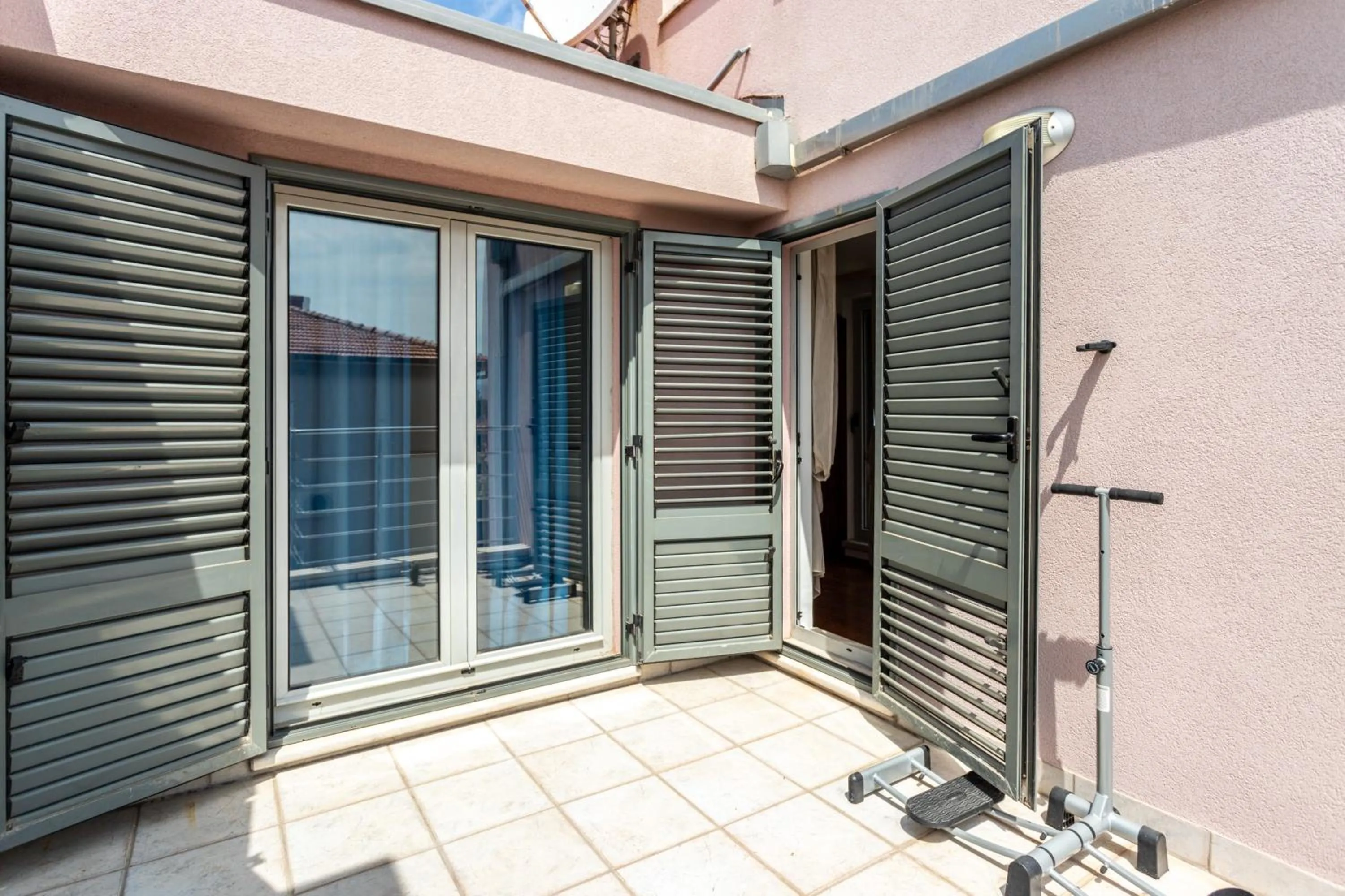 Balcony/Terrace in Villa Violeta with the sea view, 3 min walk to the beach