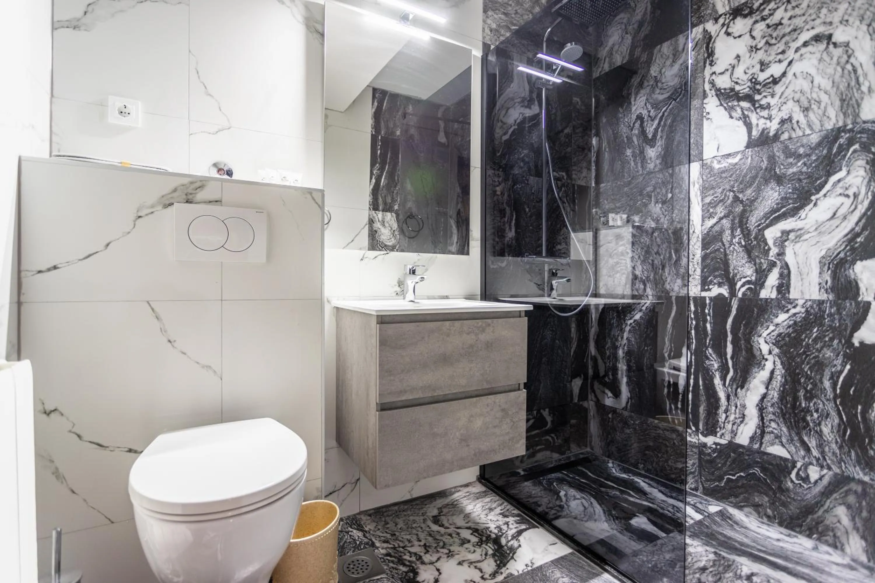 Shower in Villa Violeta with the sea view, 3 min walk to the beach