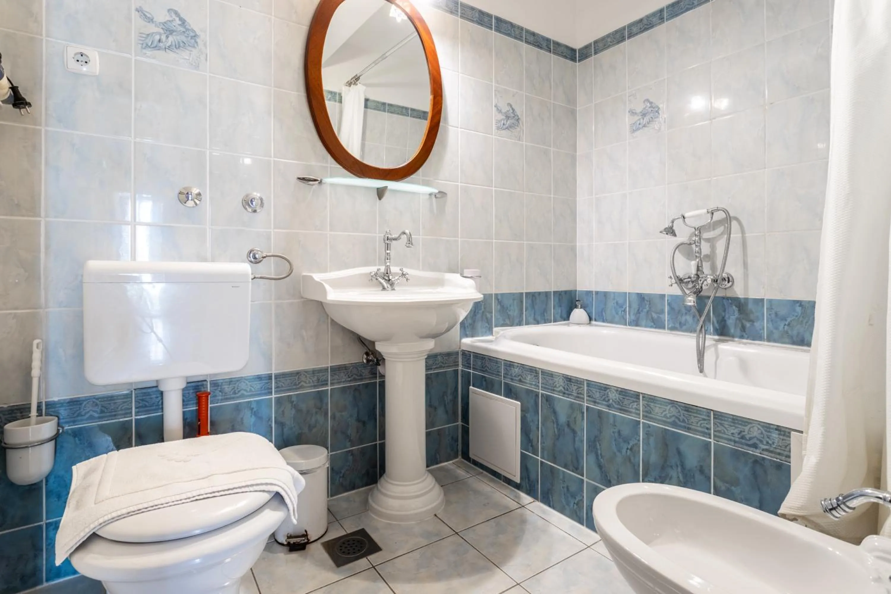 Bathroom in Villa Violeta with the sea view, 3 min walk to the beach