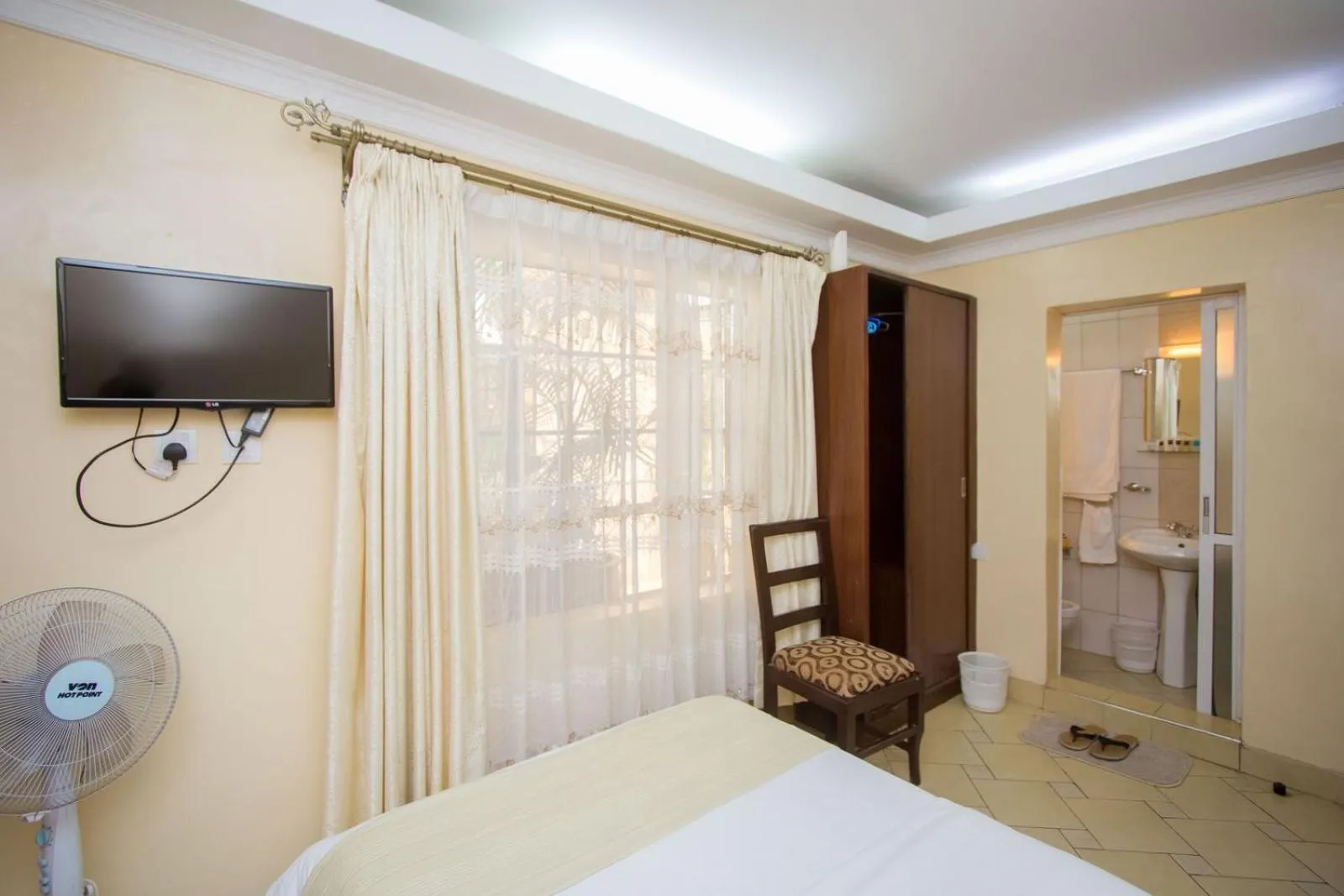 TV and multimedia in Capital Heights Hotel