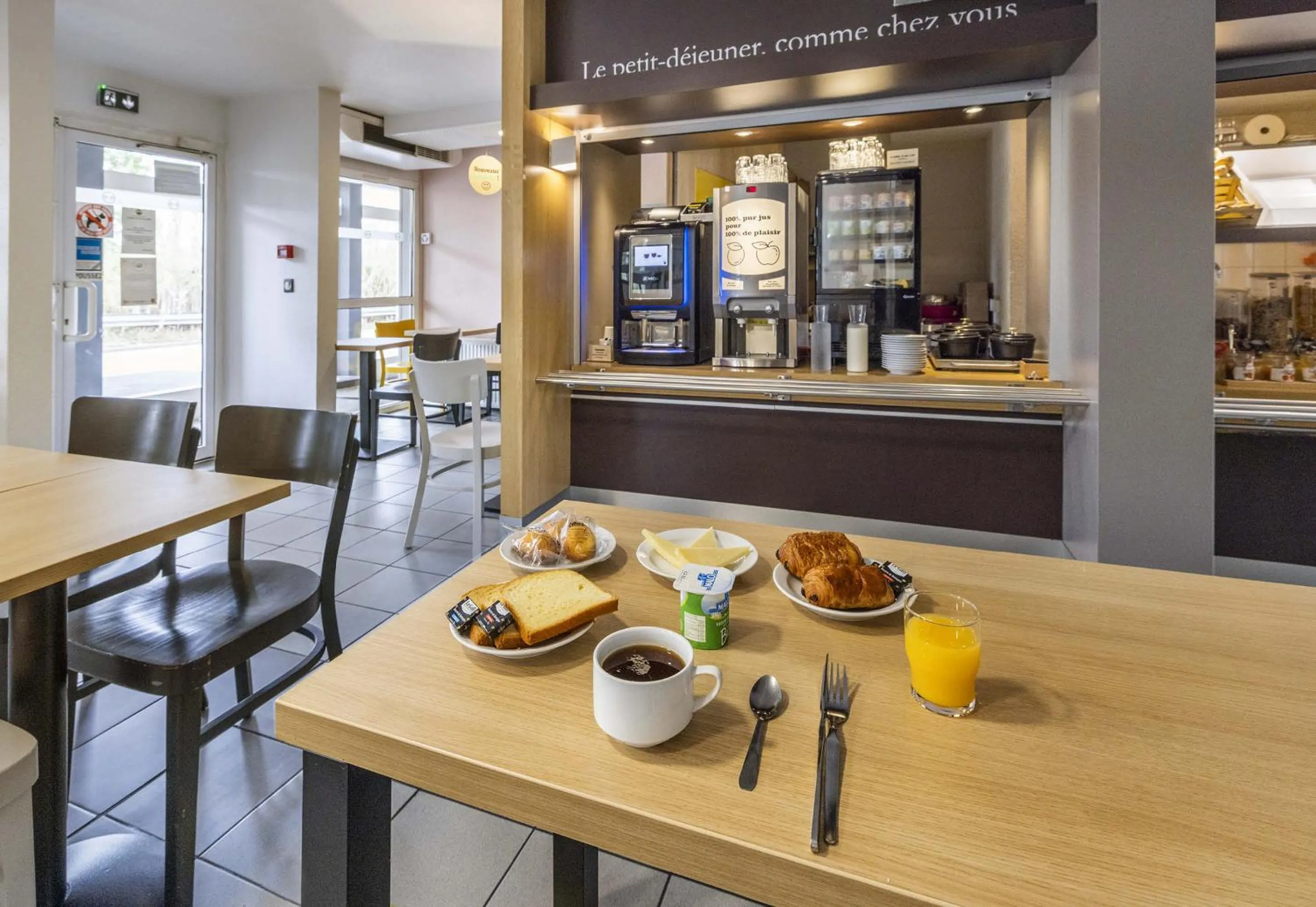 Restaurant/places to eat in B&B HOTEL Perpignan Sud Porte d'Espagne