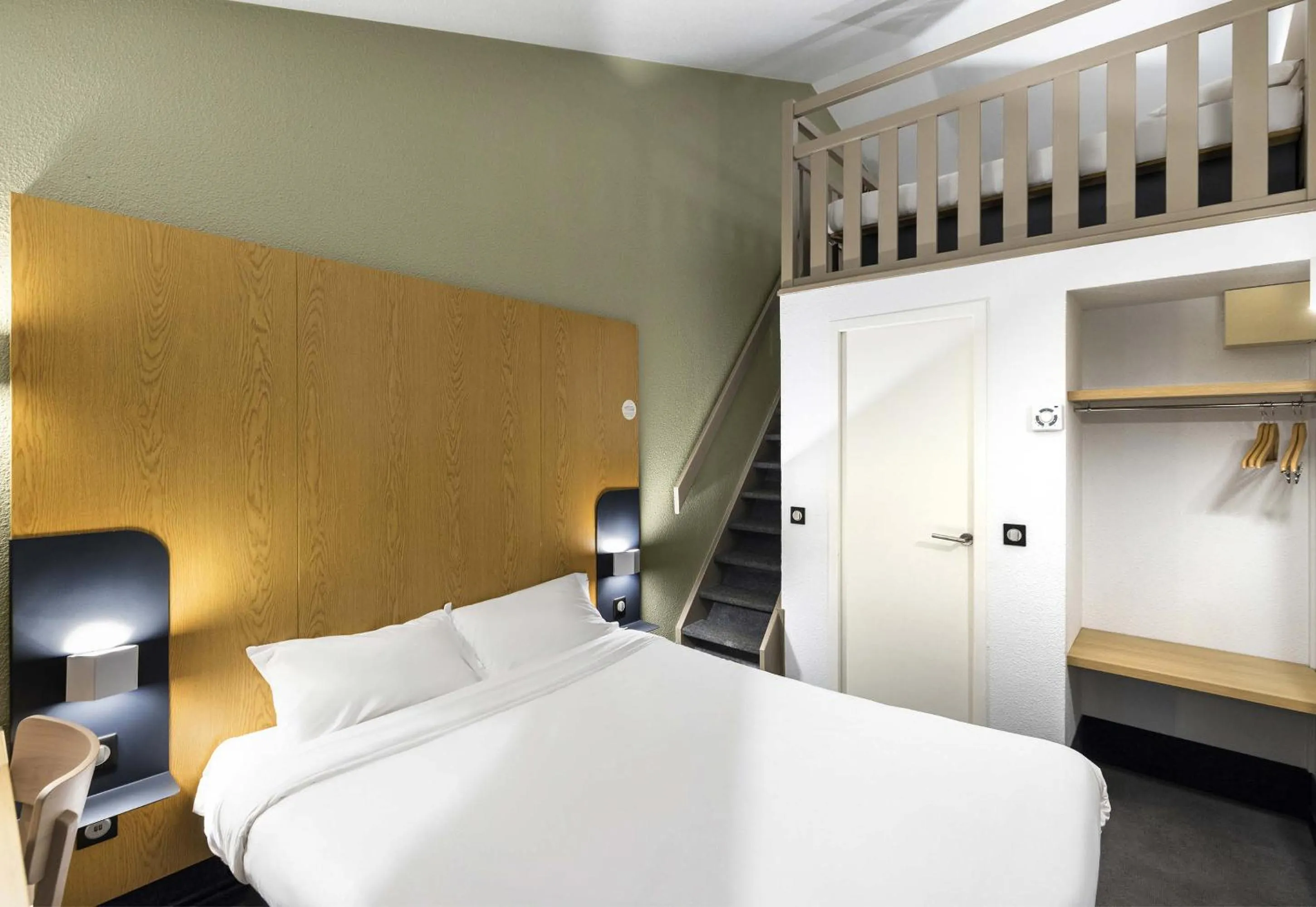 Bedroom, Bed in B&B HOTEL Perpignan Sud Porte d'Espagne