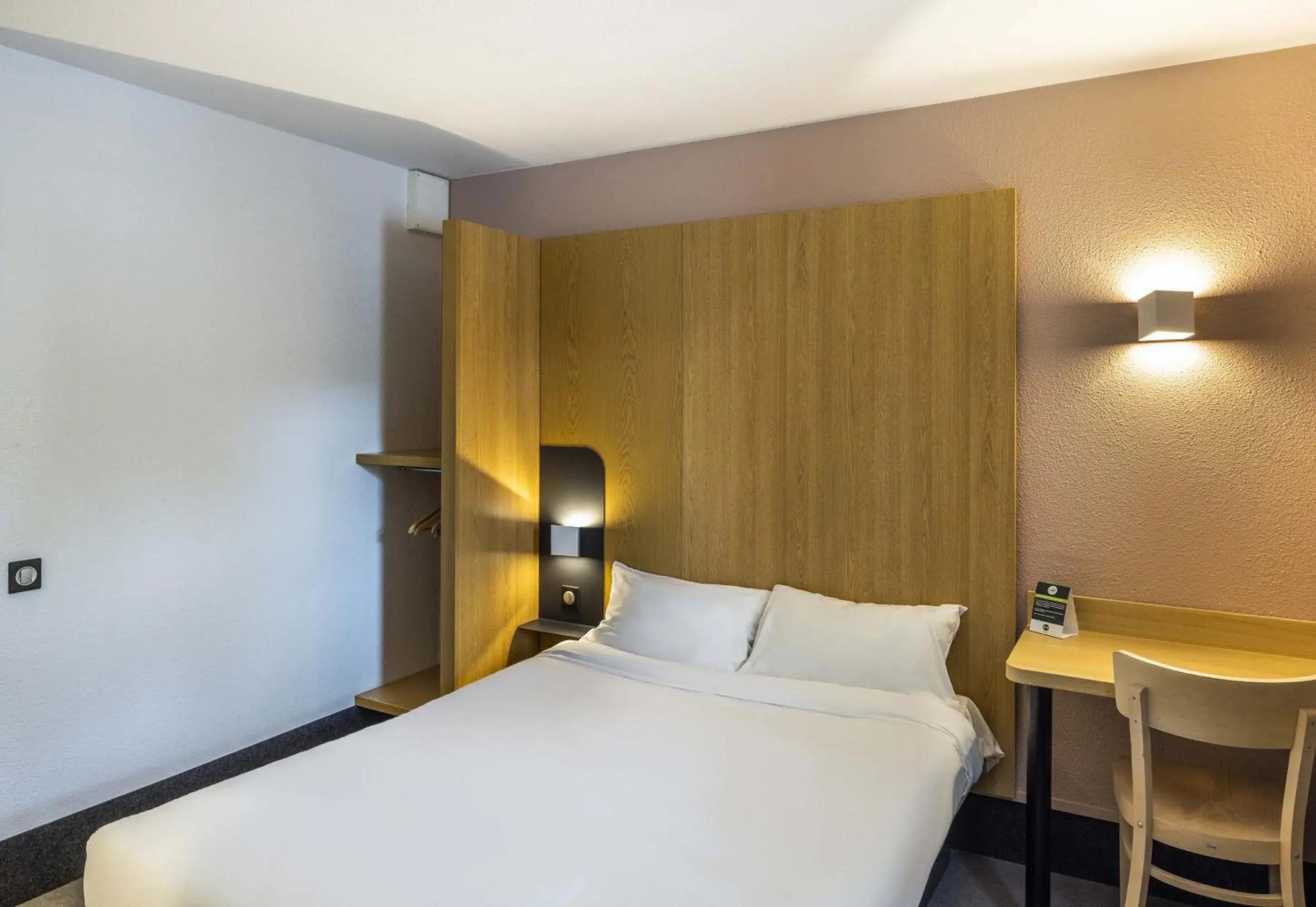 Double Room - Disability Access in B&B HOTEL Perpignan Sud Porte d'Espagne Double Room - Disability Access in B&B HOTEL Perpignan Sud Porte d'Espagne