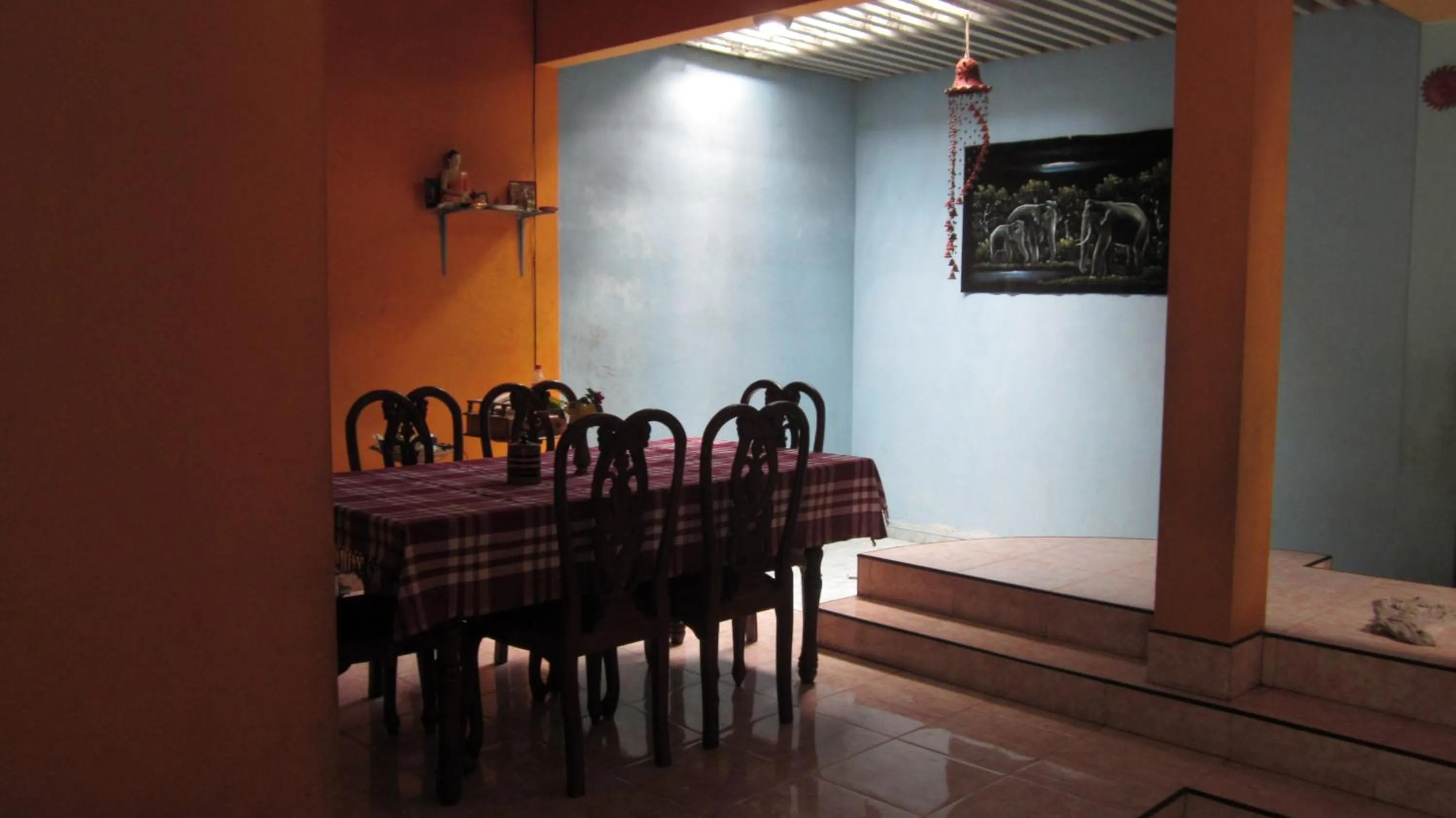 Restaurant/places to eat in Ranith Villa