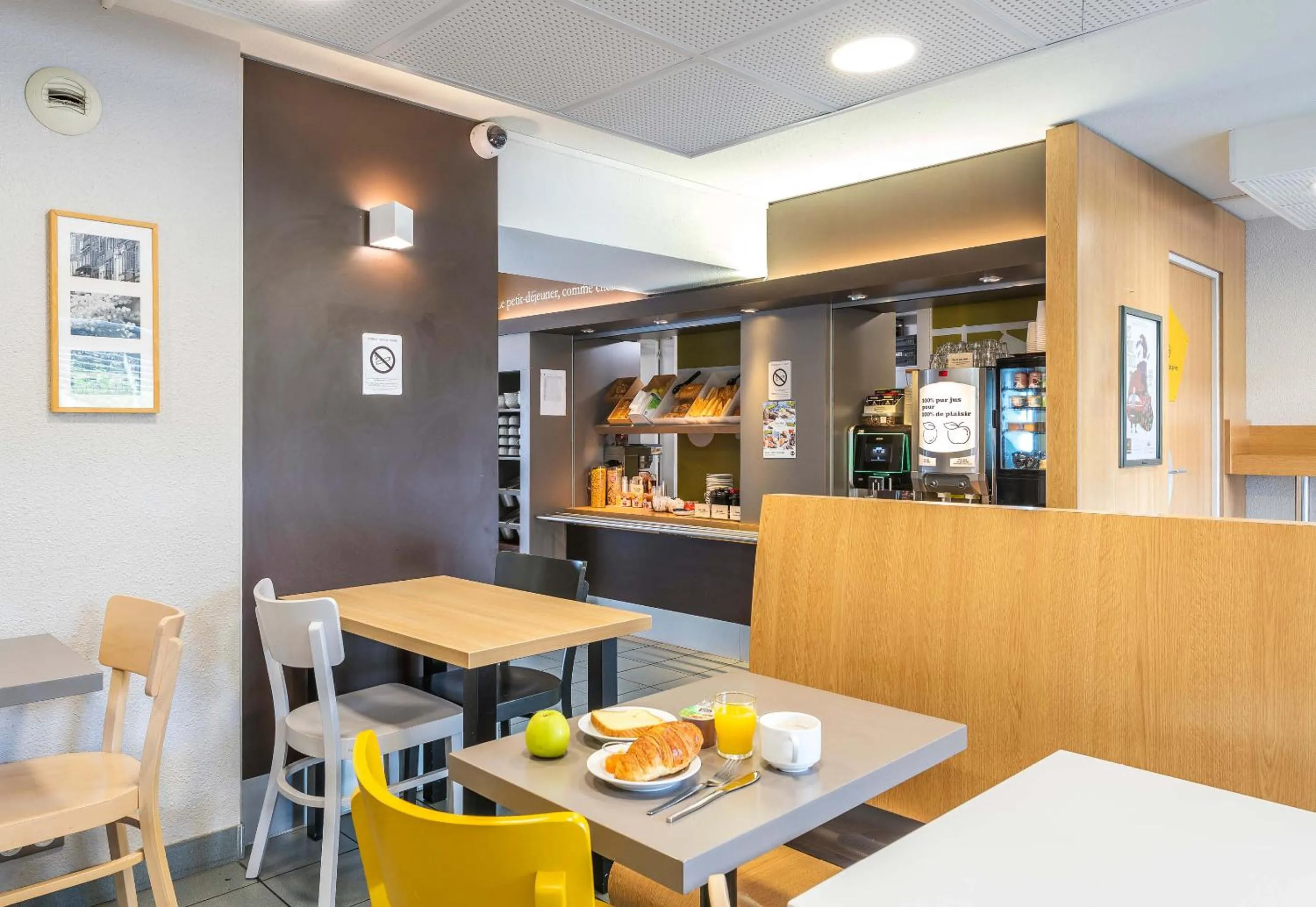 Restaurant/places to eat in B&B HOTEL Angers 1 Beaucouzé