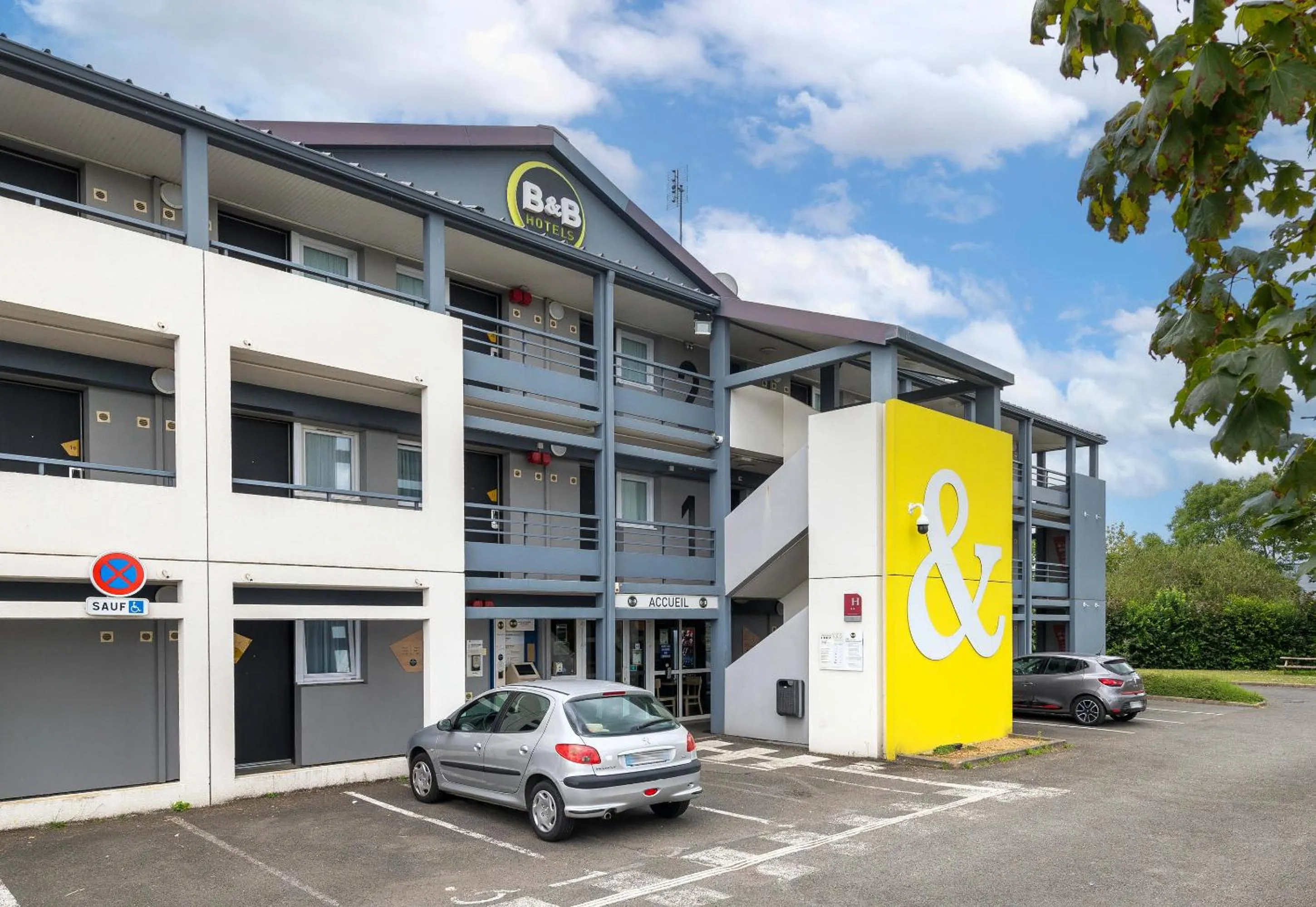 Property building in B&B HOTEL Angers 1 Beaucouzé