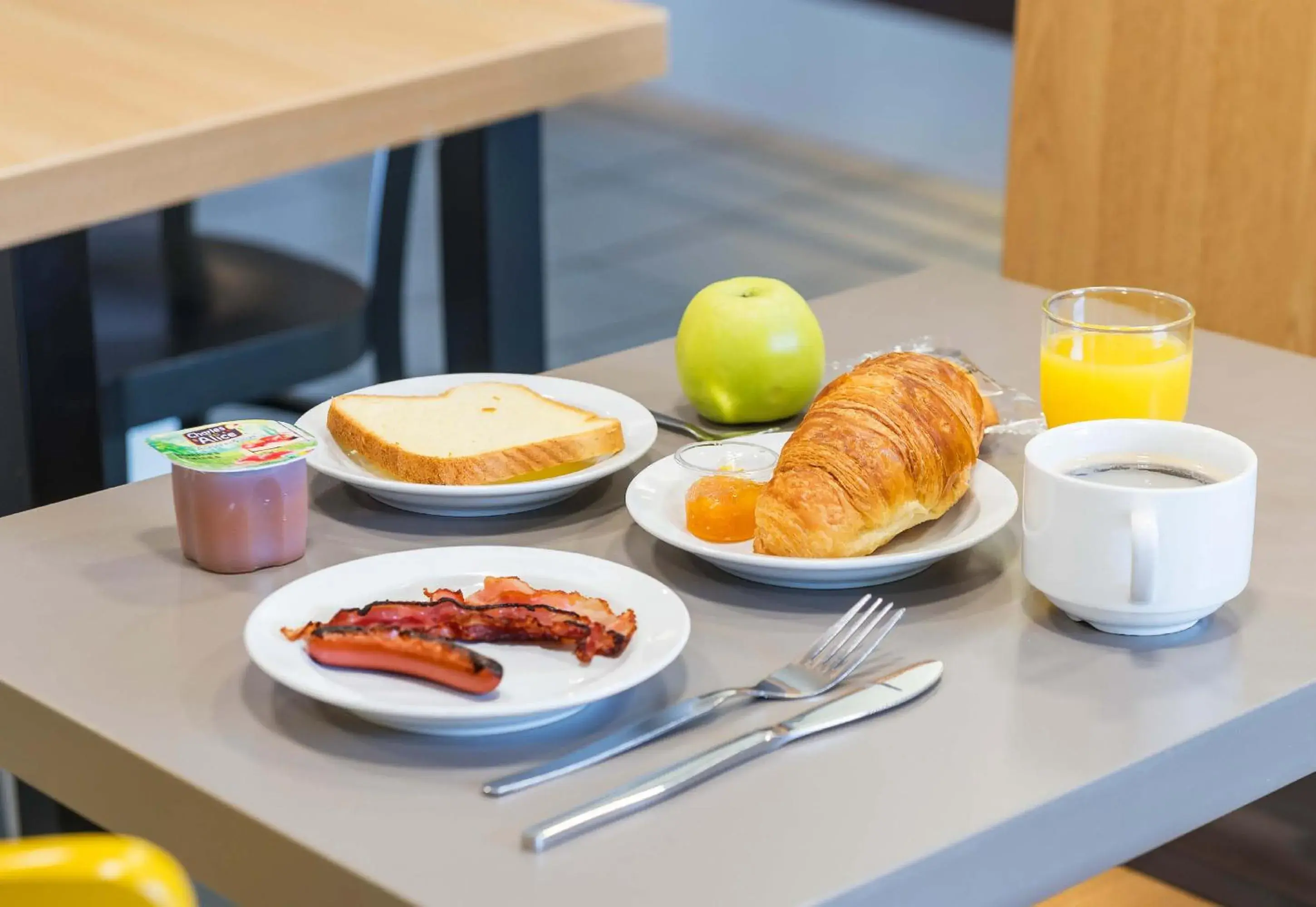 Breakfast in B&B HOTEL Angers 1 Beaucouzé Breakfast in B&B HOTEL Angers 1 Beaucouzé