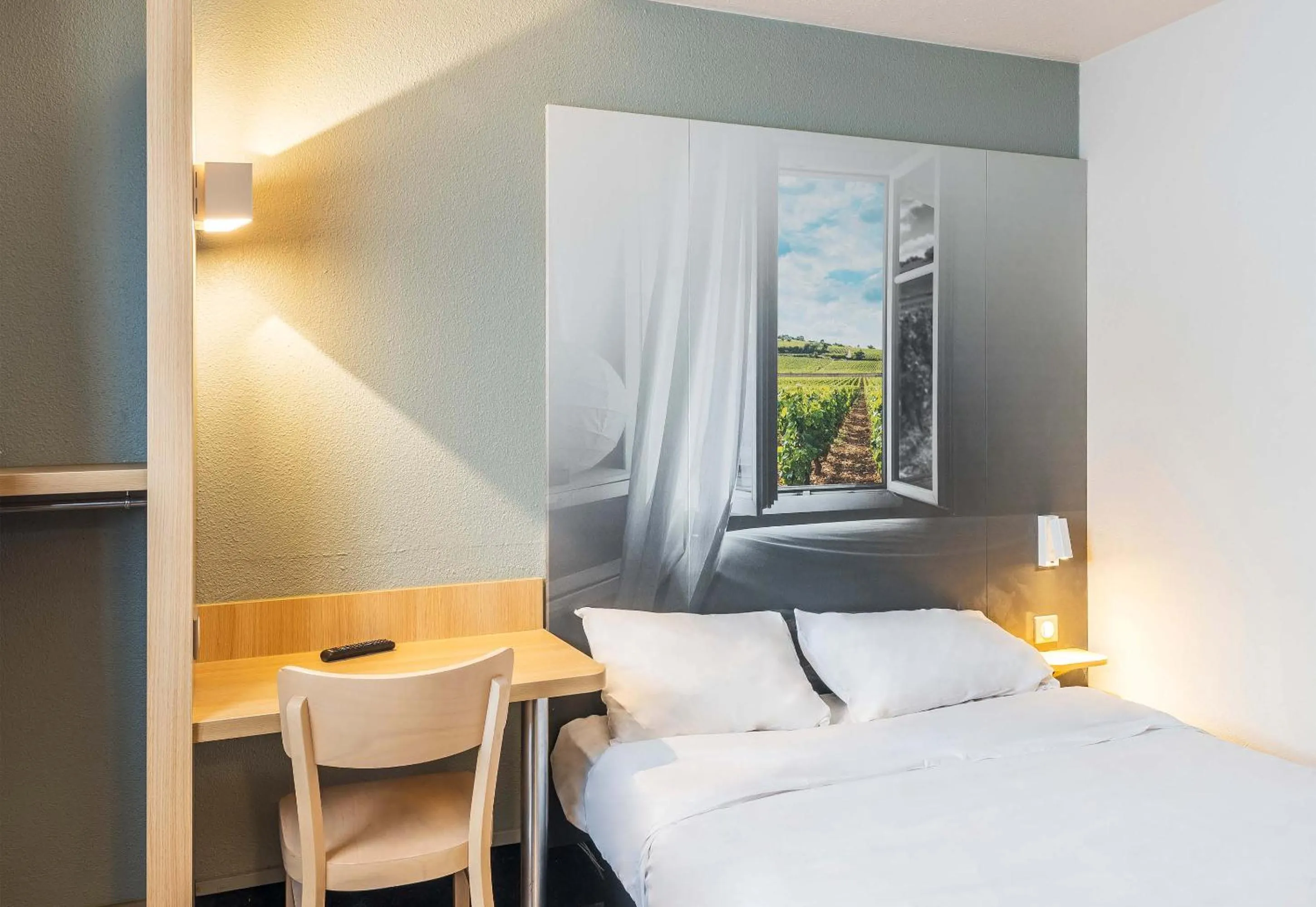 Bedroom, Bed in B&B HOTEL Angers 1 Beaucouzé