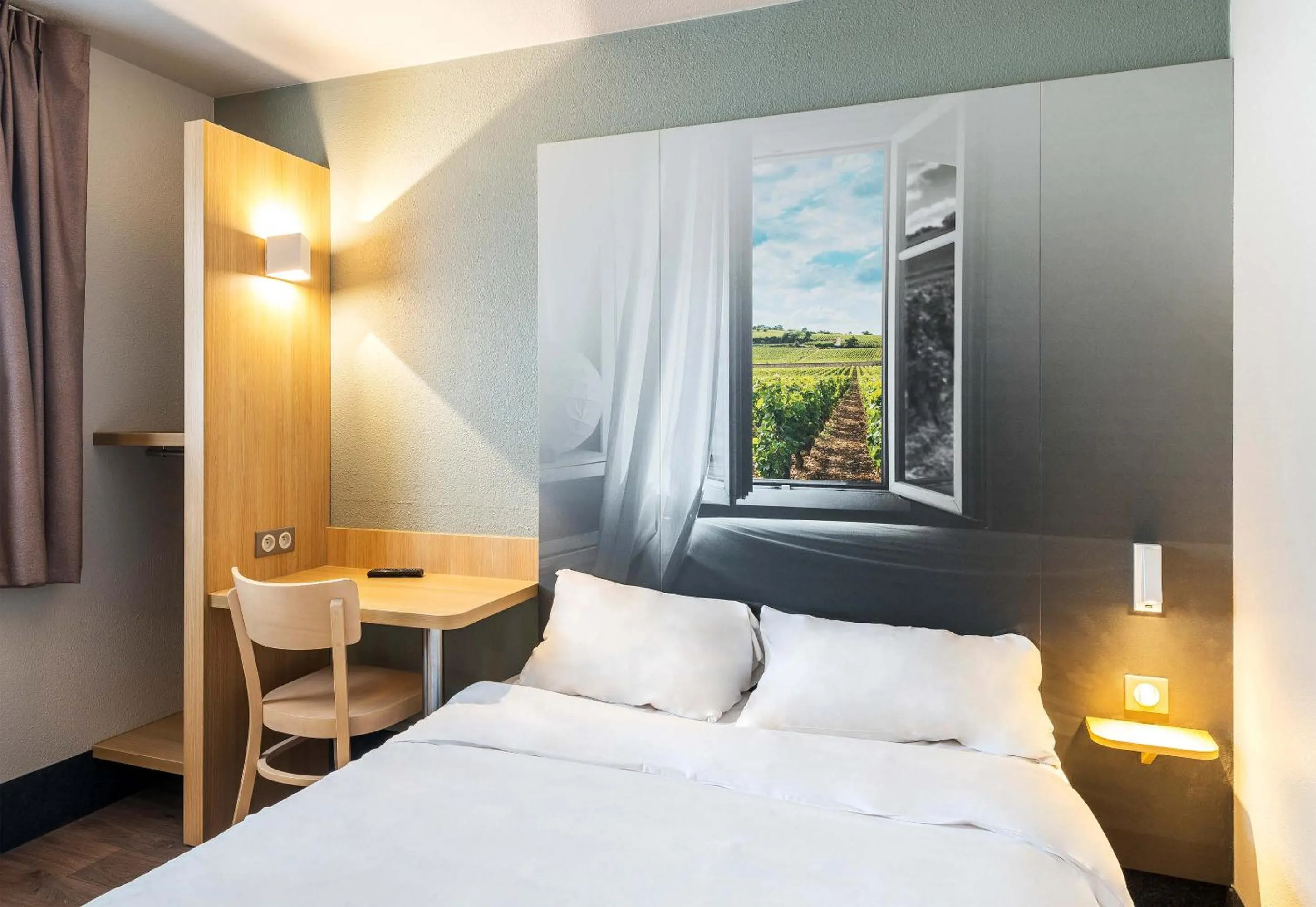 Bedroom, Bed in B&B HOTEL Angers 1 Beaucouzé