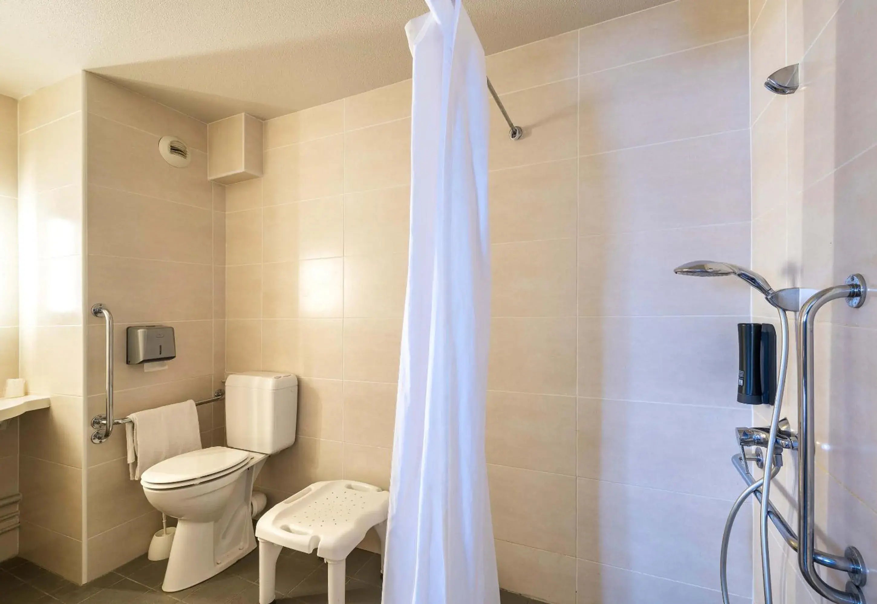 Bathroom in B&B HOTEL Angers 1 Beaucouzé Bathroom in B&B HOTEL Angers 1 Beaucouzé