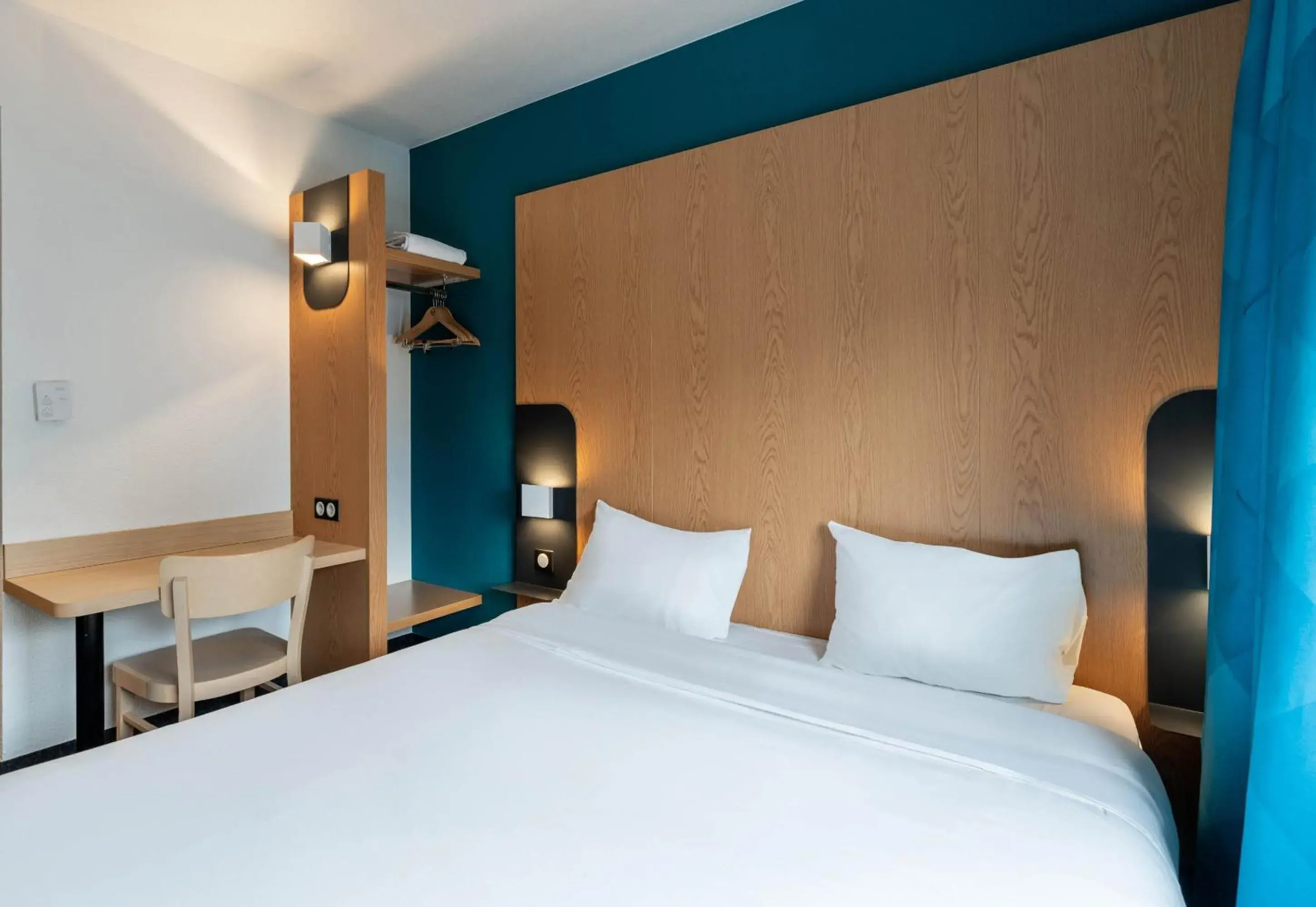 Photo of the whole room, Bed in B&B HOTEL Lille Roubaix Campus Gare Photo of the whole room, Bed in B&B HOTEL Lille Roubaix Campus Gare