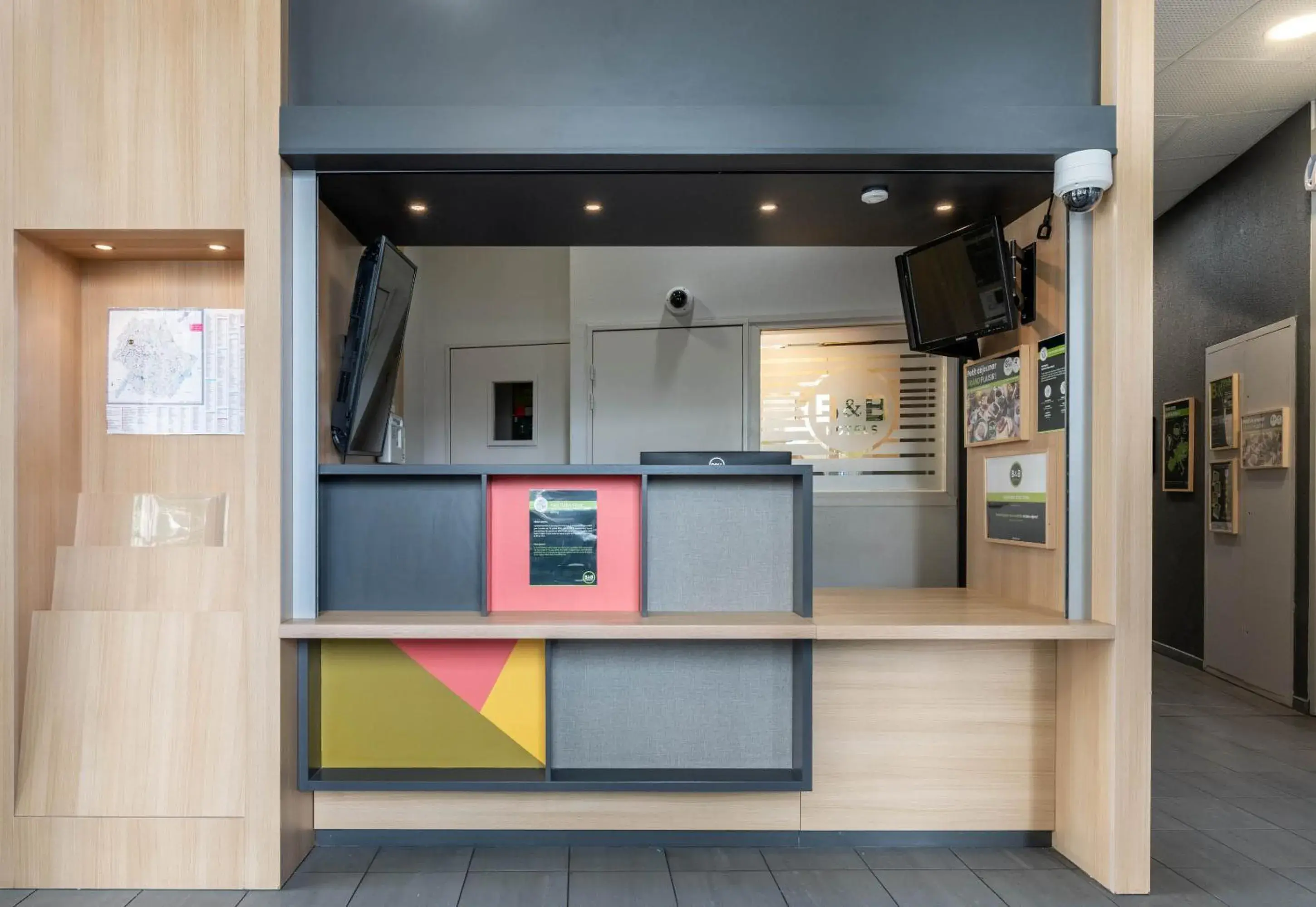 Lobby or reception in B&B HOTEL Lille Roubaix Campus Gare Lobby or reception in B&B HOTEL Lille Roubaix Campus Gare