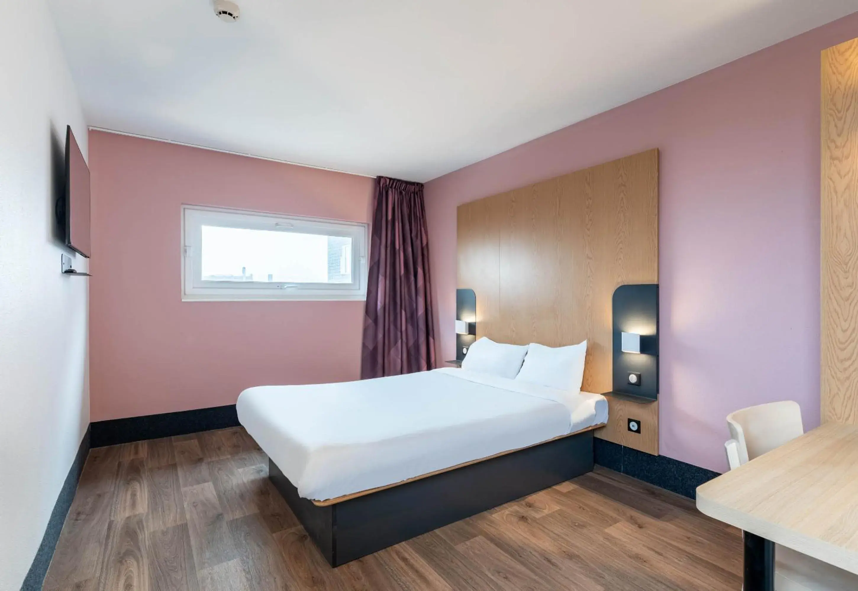 Double Room - Disability Access in B&B HOTEL Lille Roubaix Campus Gare Double Room - Disability Access in B&B HOTEL Lille Roubaix Campus Gare