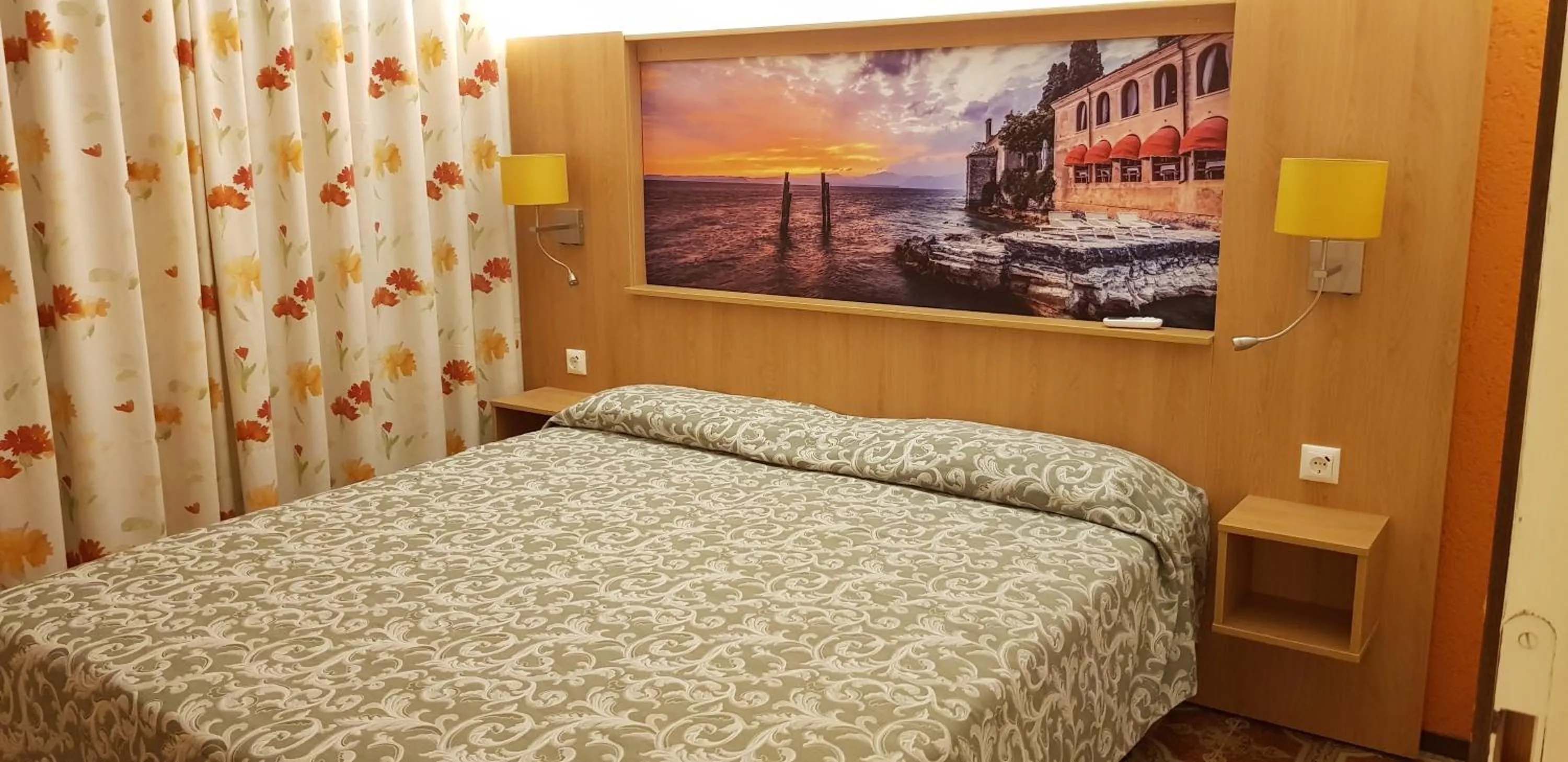 Property building, Bed in Italsol Residence Riai