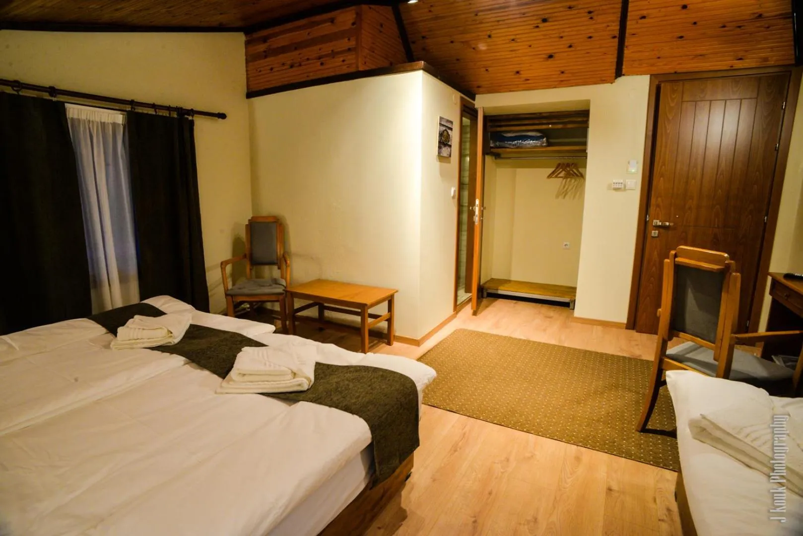 Photo of the whole room, Bed in Naoussa Mountain Resort