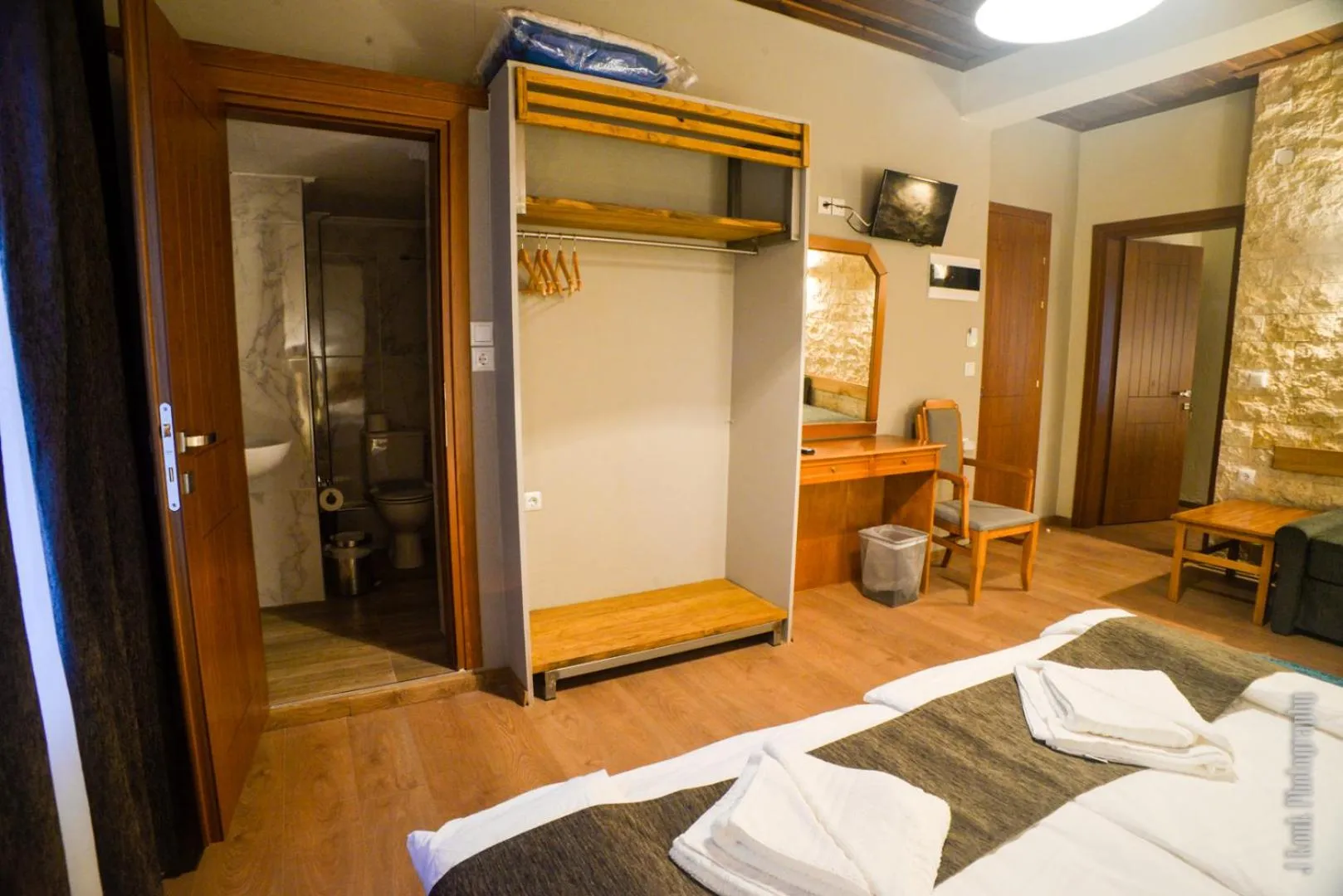 Photo of the whole room, Bed in Naoussa Mountain Resort