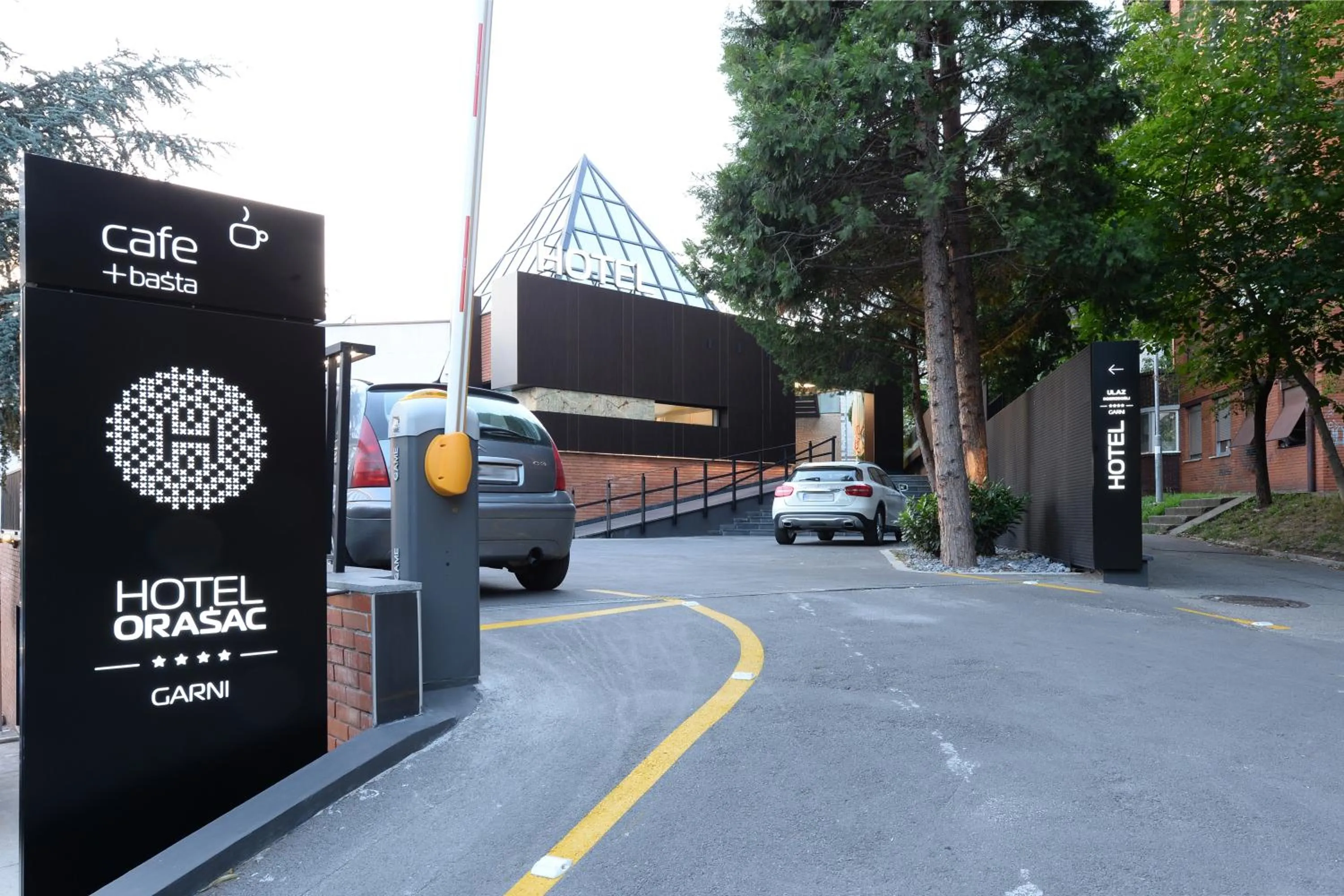 Facade/entrance in Hotel Orasac Garni