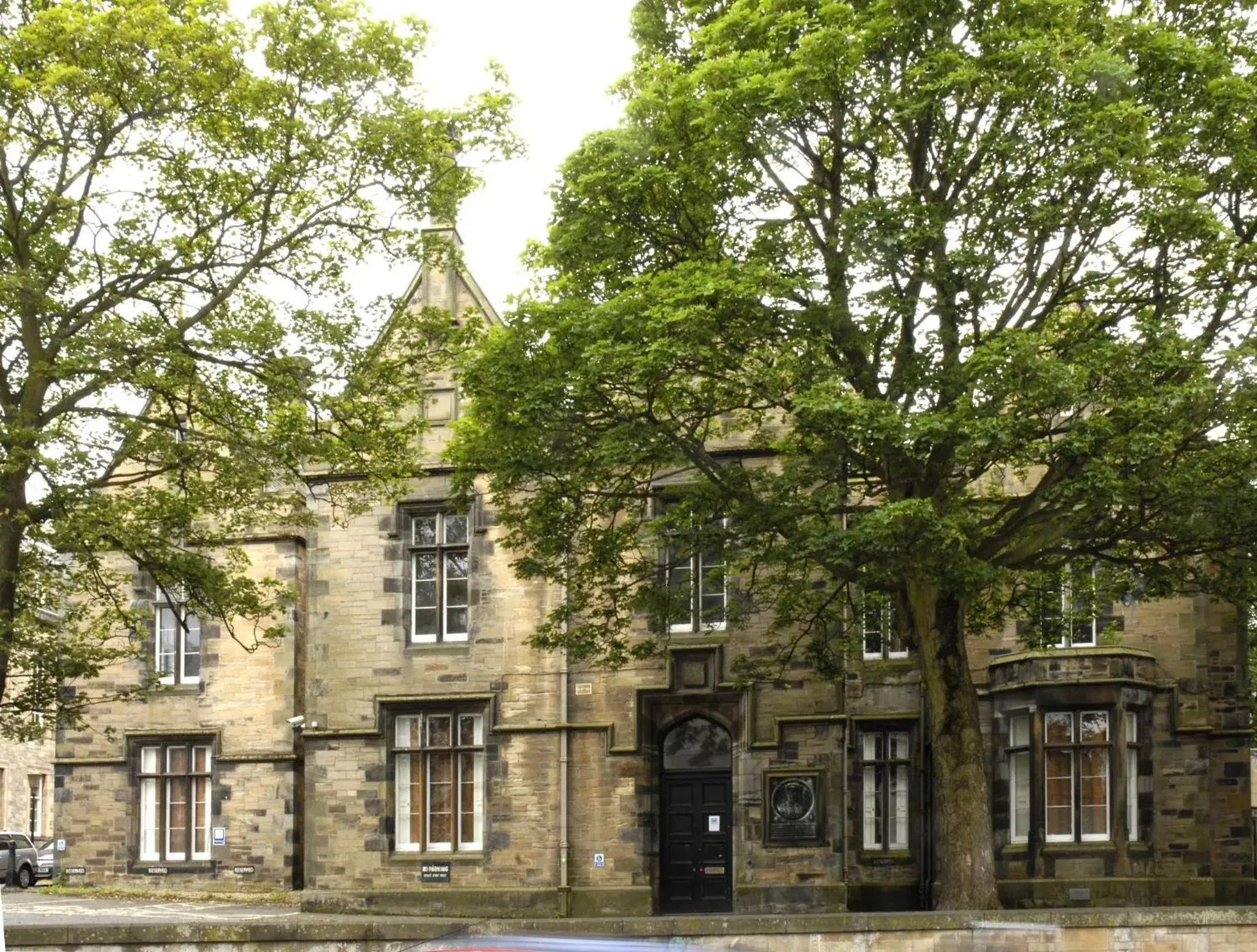 Property building in Court Residence Aparthotel Property building in Court Residence Aparthotel