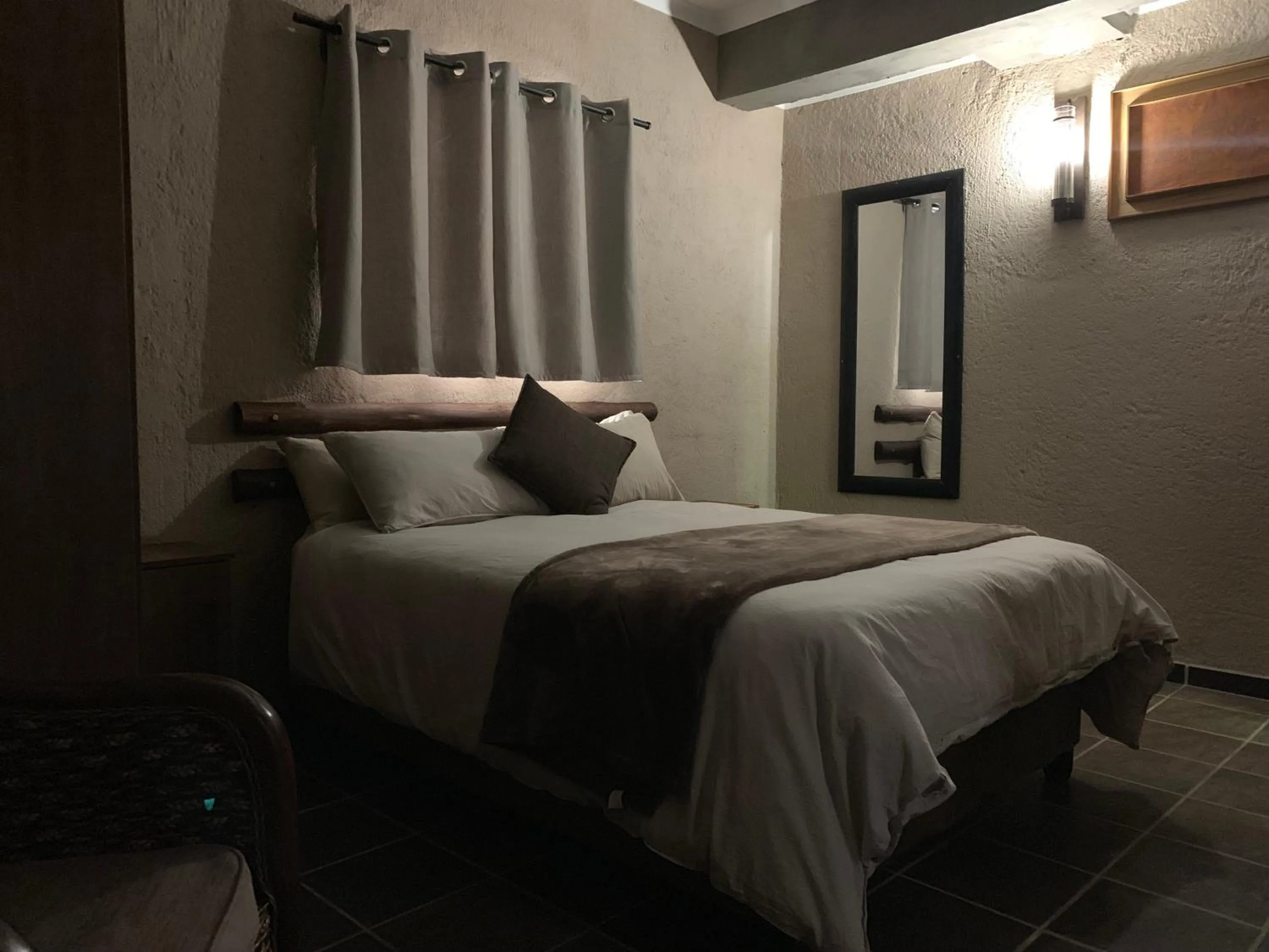 Bedroom, Bed in Country Lodge