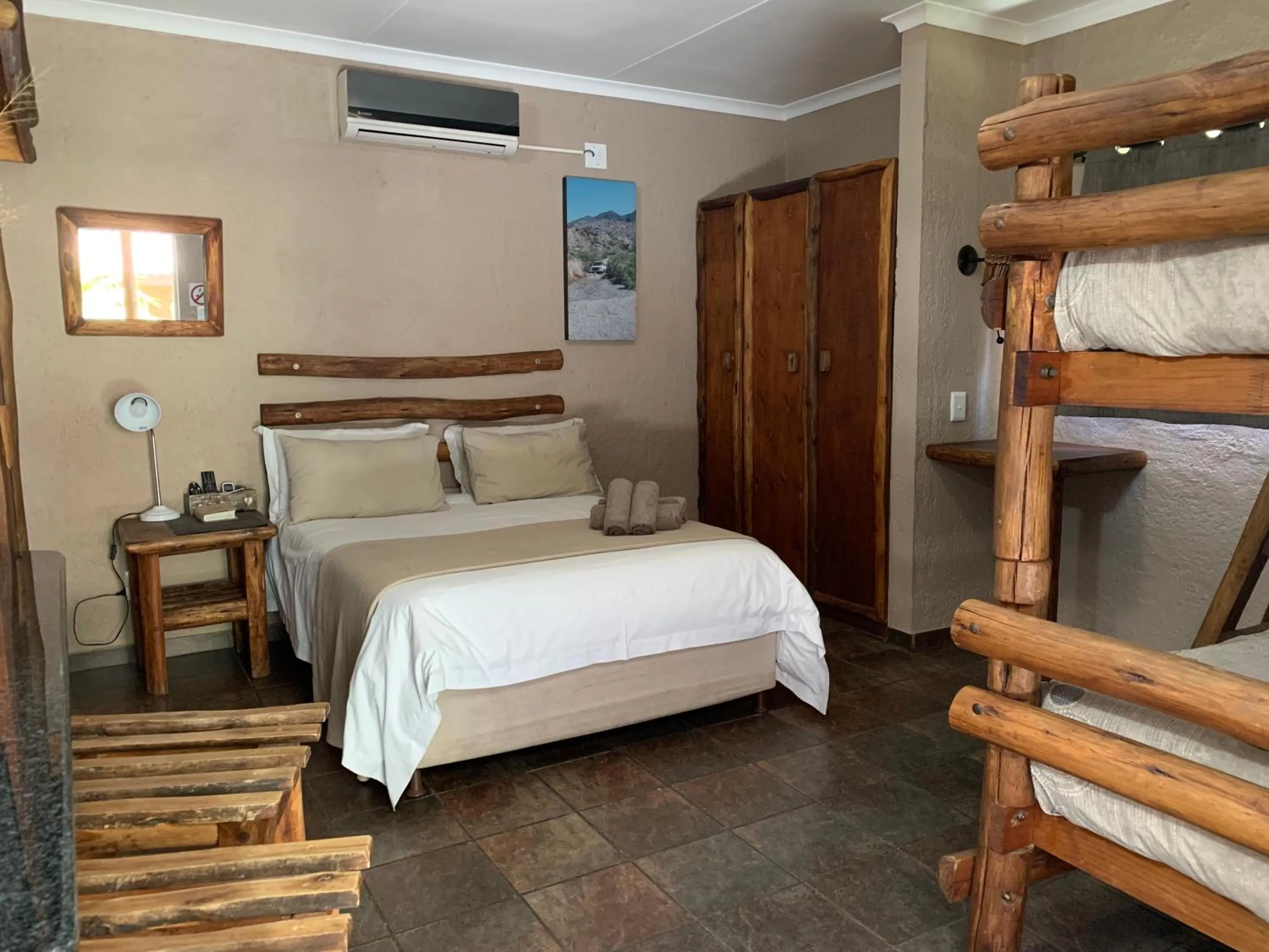 bunk bed, Bed in Country Lodge