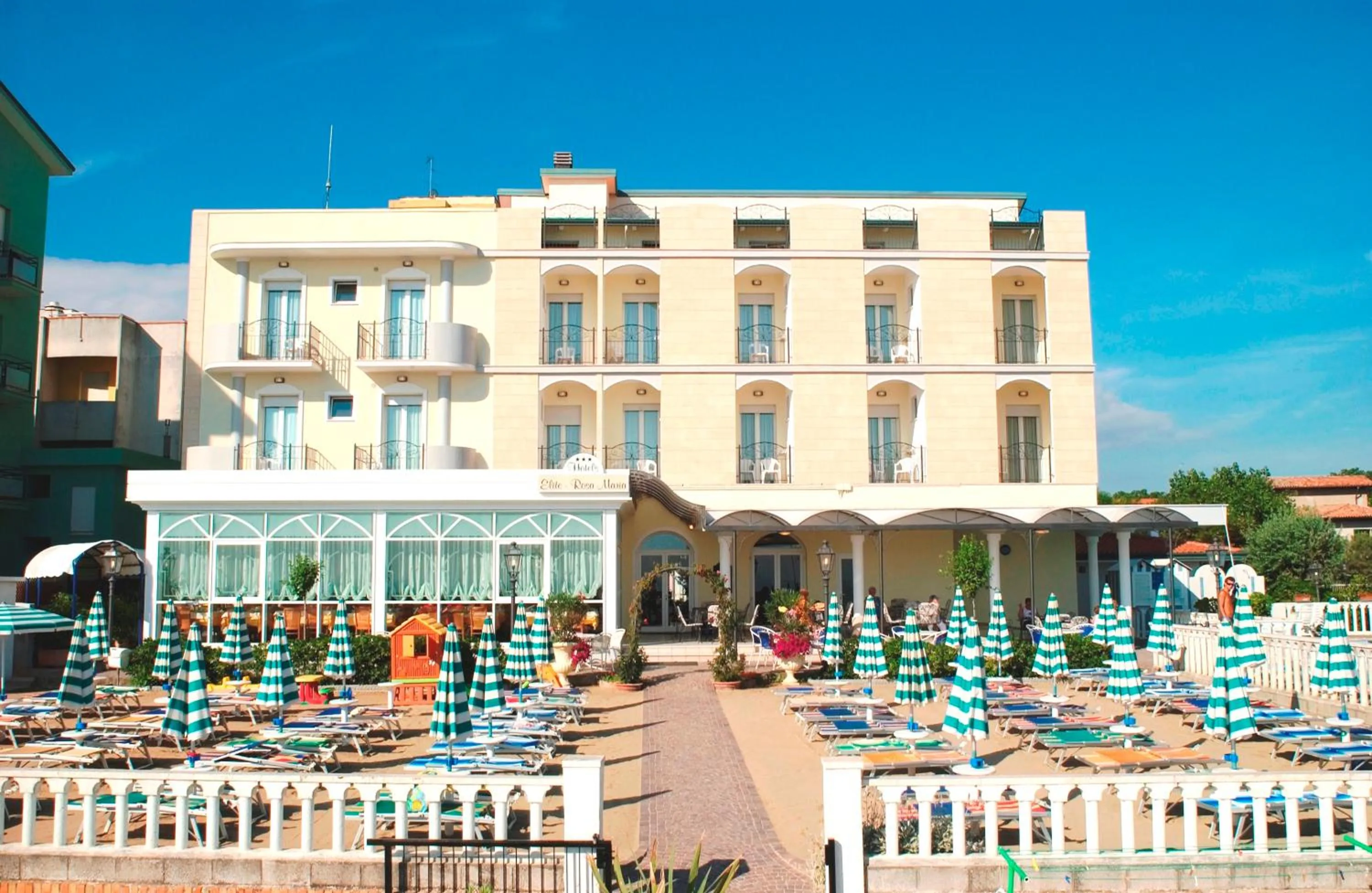 Property building in Hotel Rosa Maria Elite