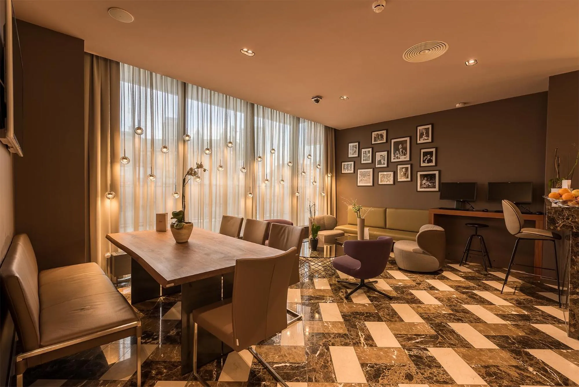 Decorative detail in The Frankfurt