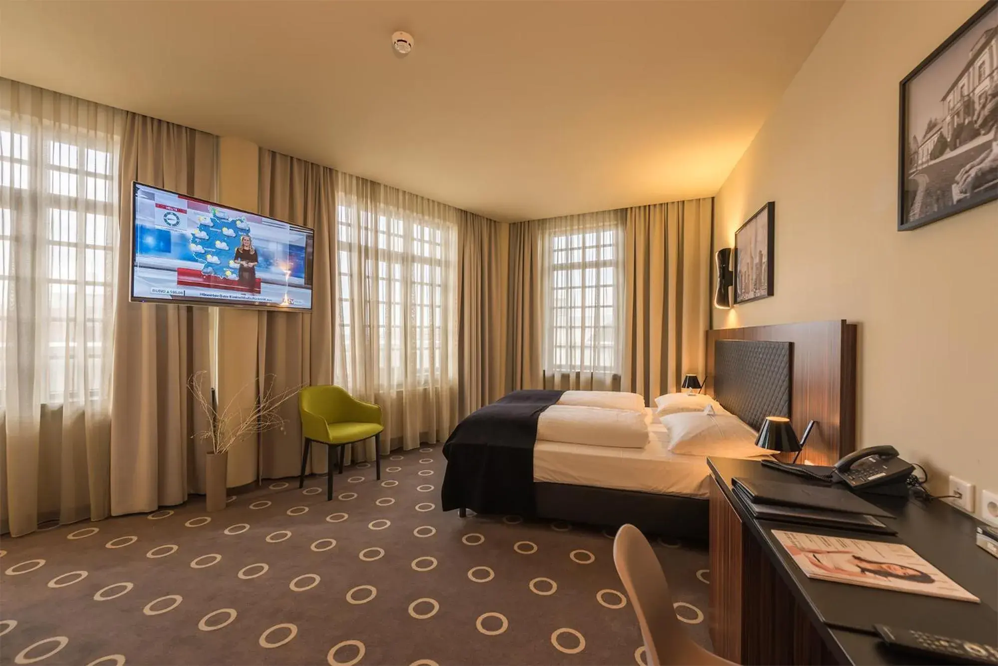 Bedroom, Bed in The Frankfurt Bedroom, Bed in The Frankfurt