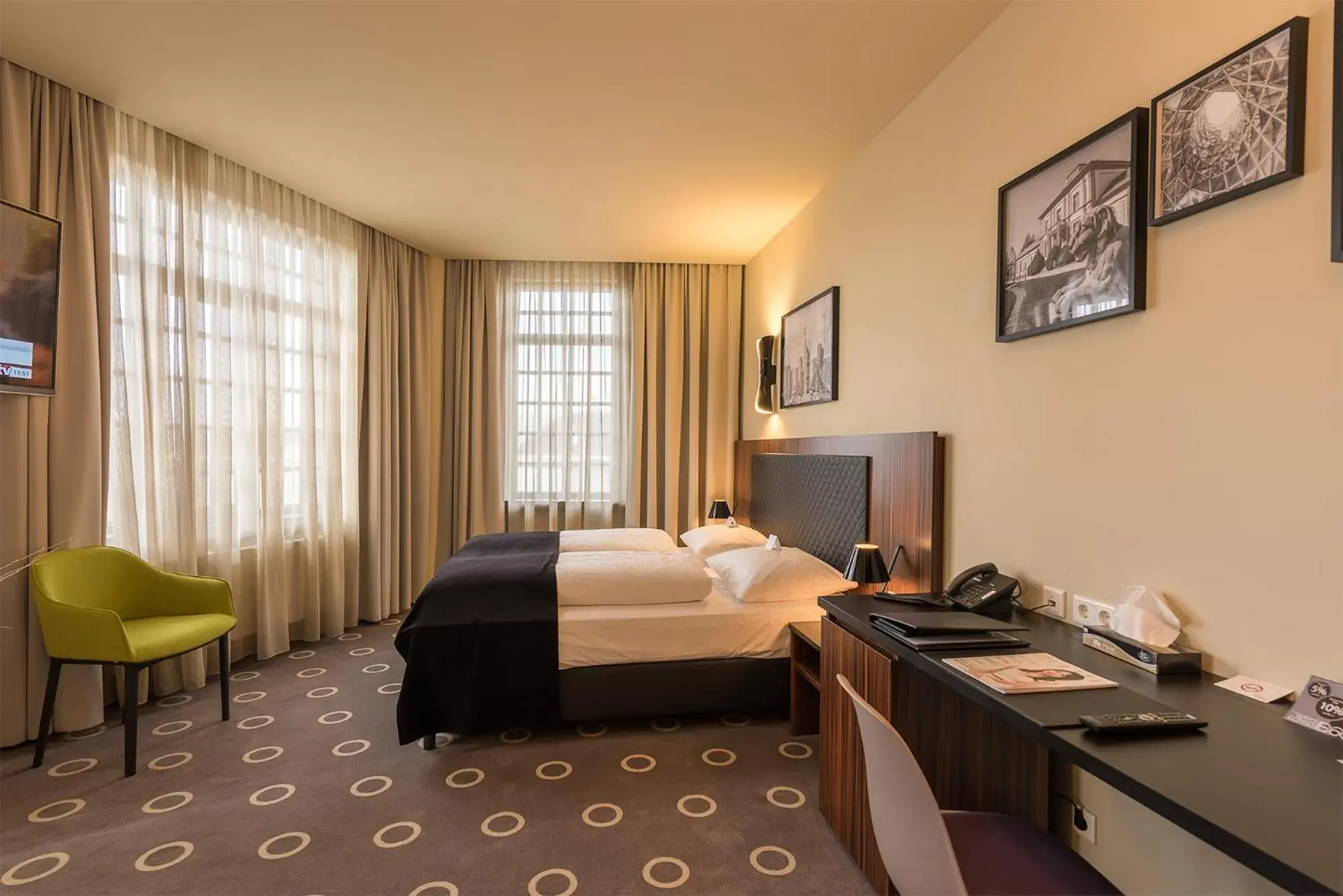 Bedroom, Bed in The Frankfurt Bedroom, Bed in The Frankfurt