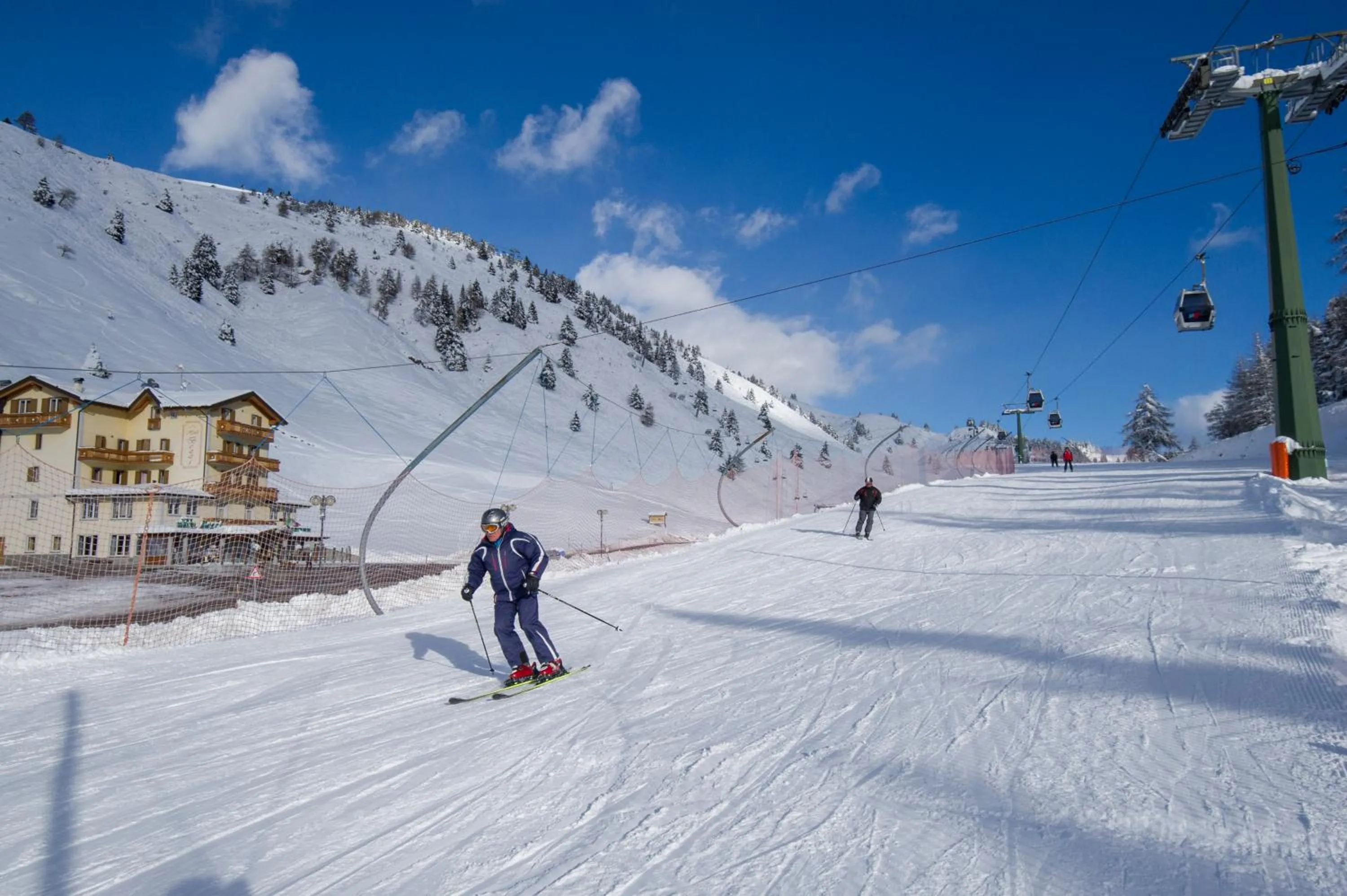 Skiing in Hotel Bezzi